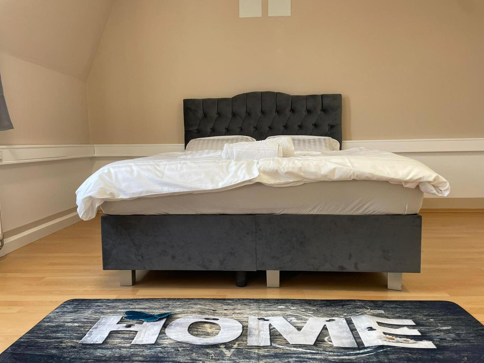 One-Bedroom Apartment photo 2