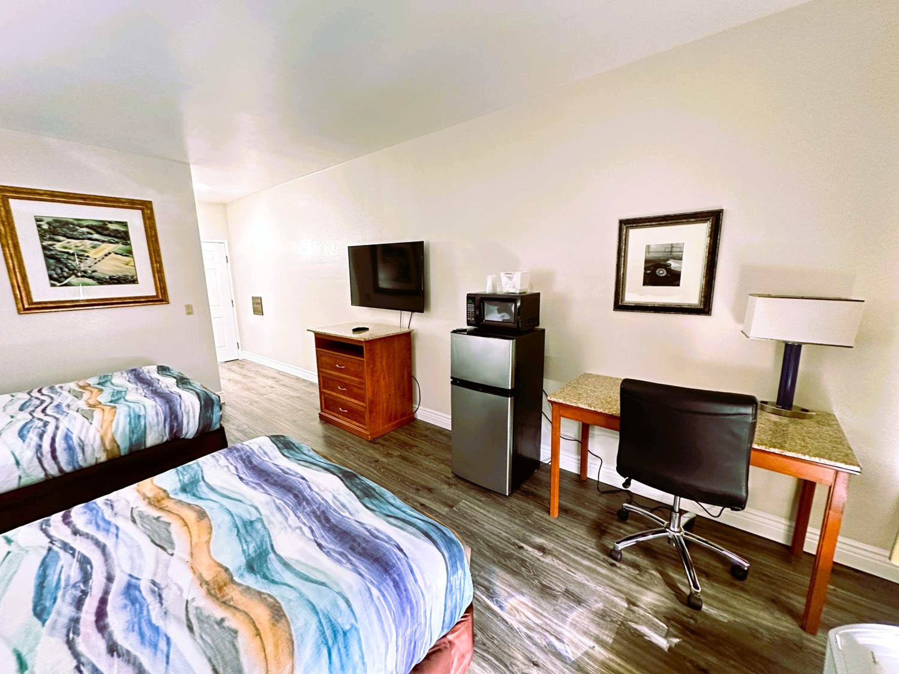 Deluxe Double Room with Two Double Beds - Non-Smoking - Photo 4