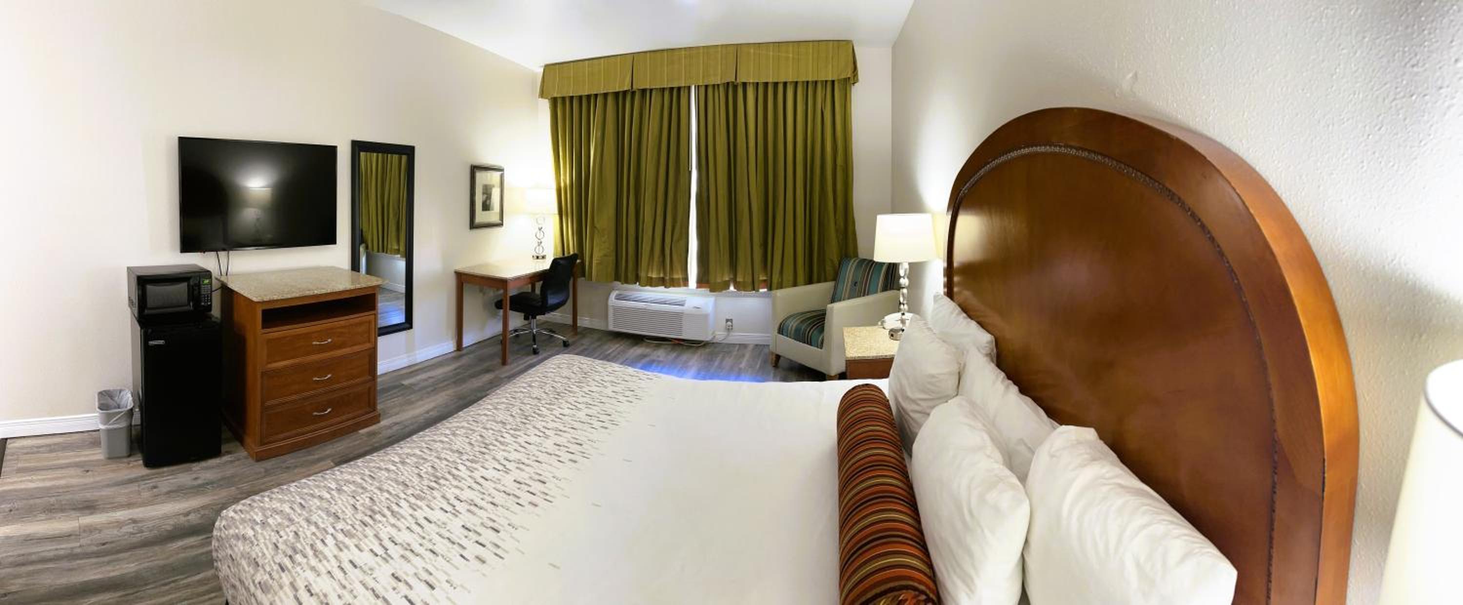 King Room - Non-Smoking - Photo 2