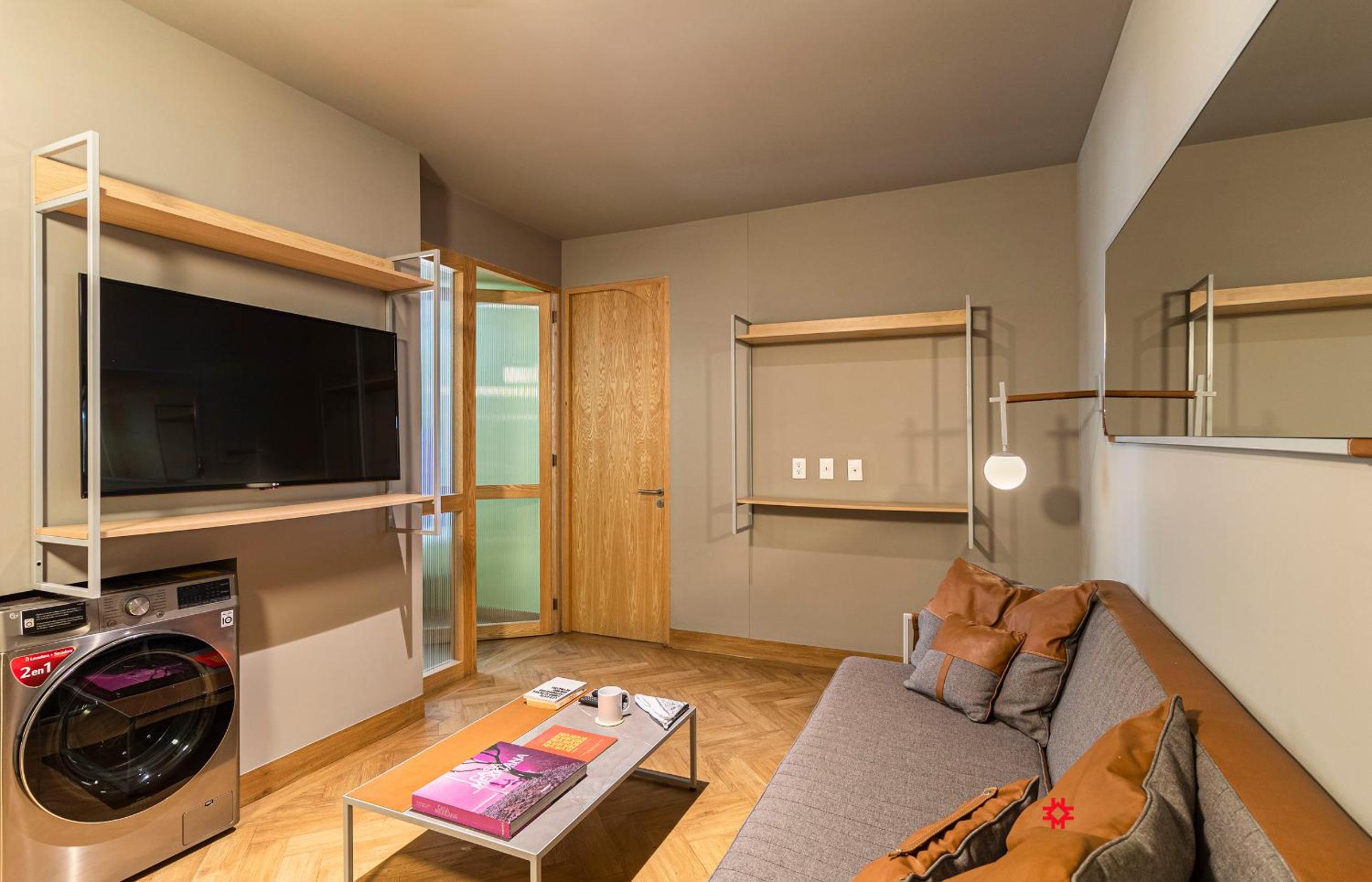 One-Bedroom Loft Apartment with Balcony - Photo 17