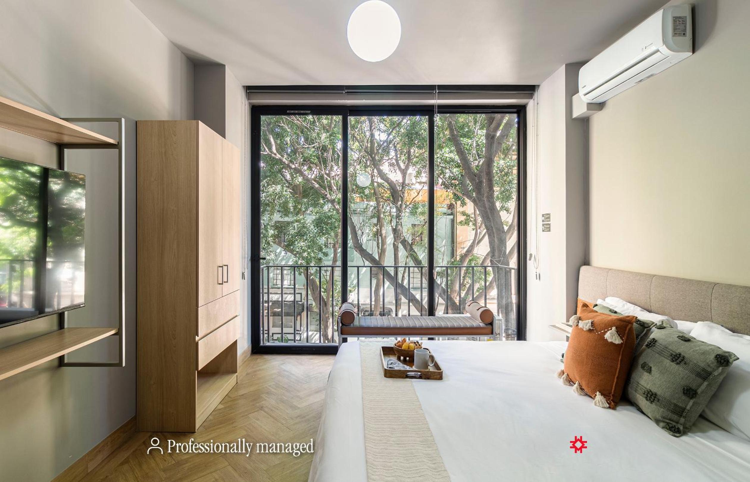One-Bedroom Loft Apartment with Balcony - Photo 1