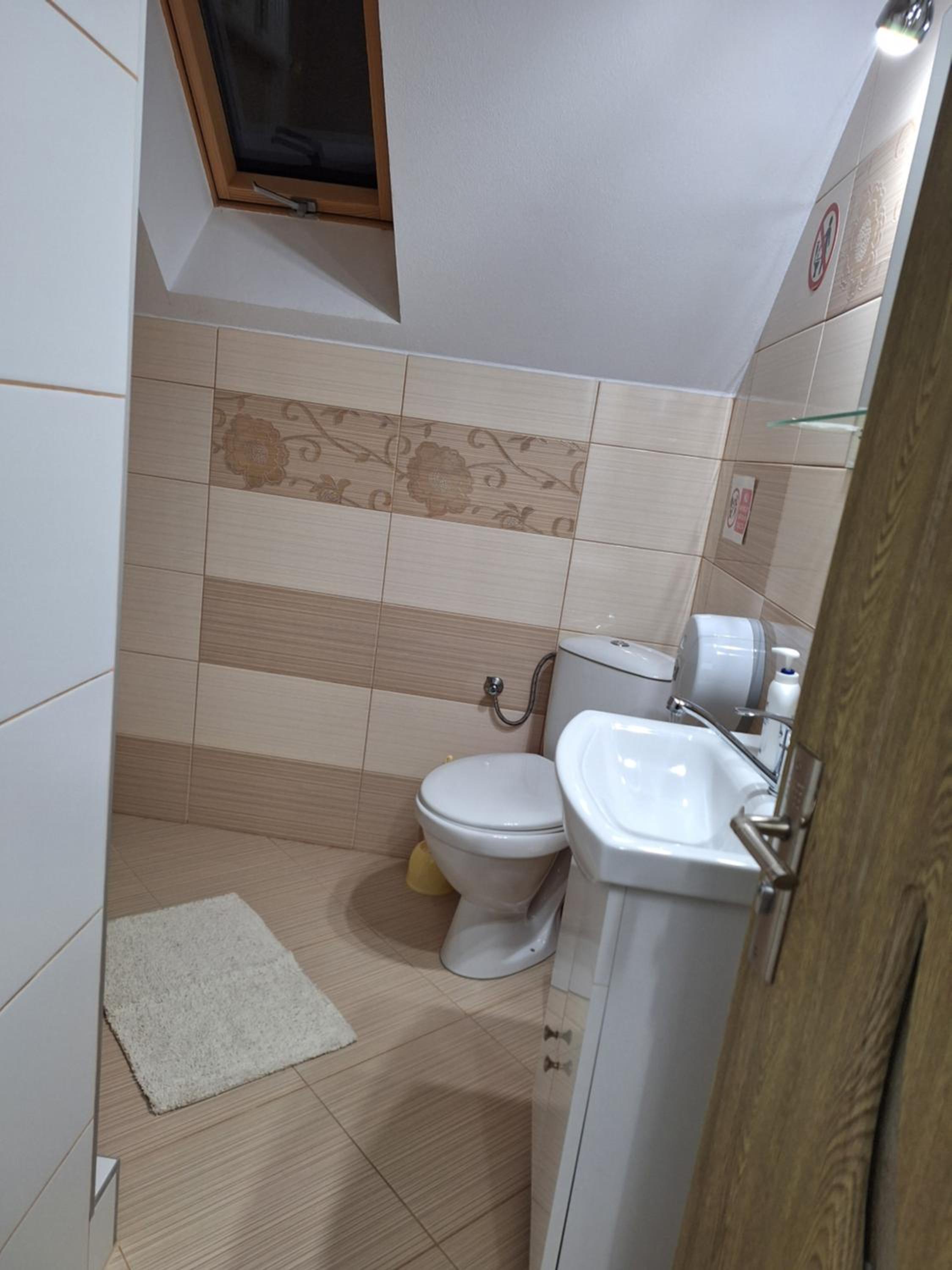 Triple Room - Photo 12