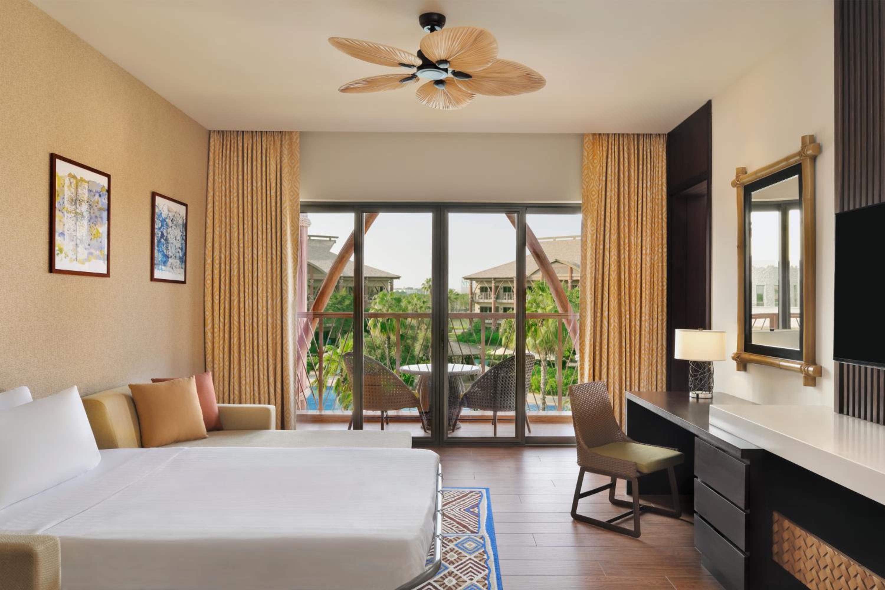 Suite with Theme Park Access, Suite, 1 King, Resort view, Balcony (Complimentary Shuttle to JBR Beach, MOE & Dubai Mall) photo 2