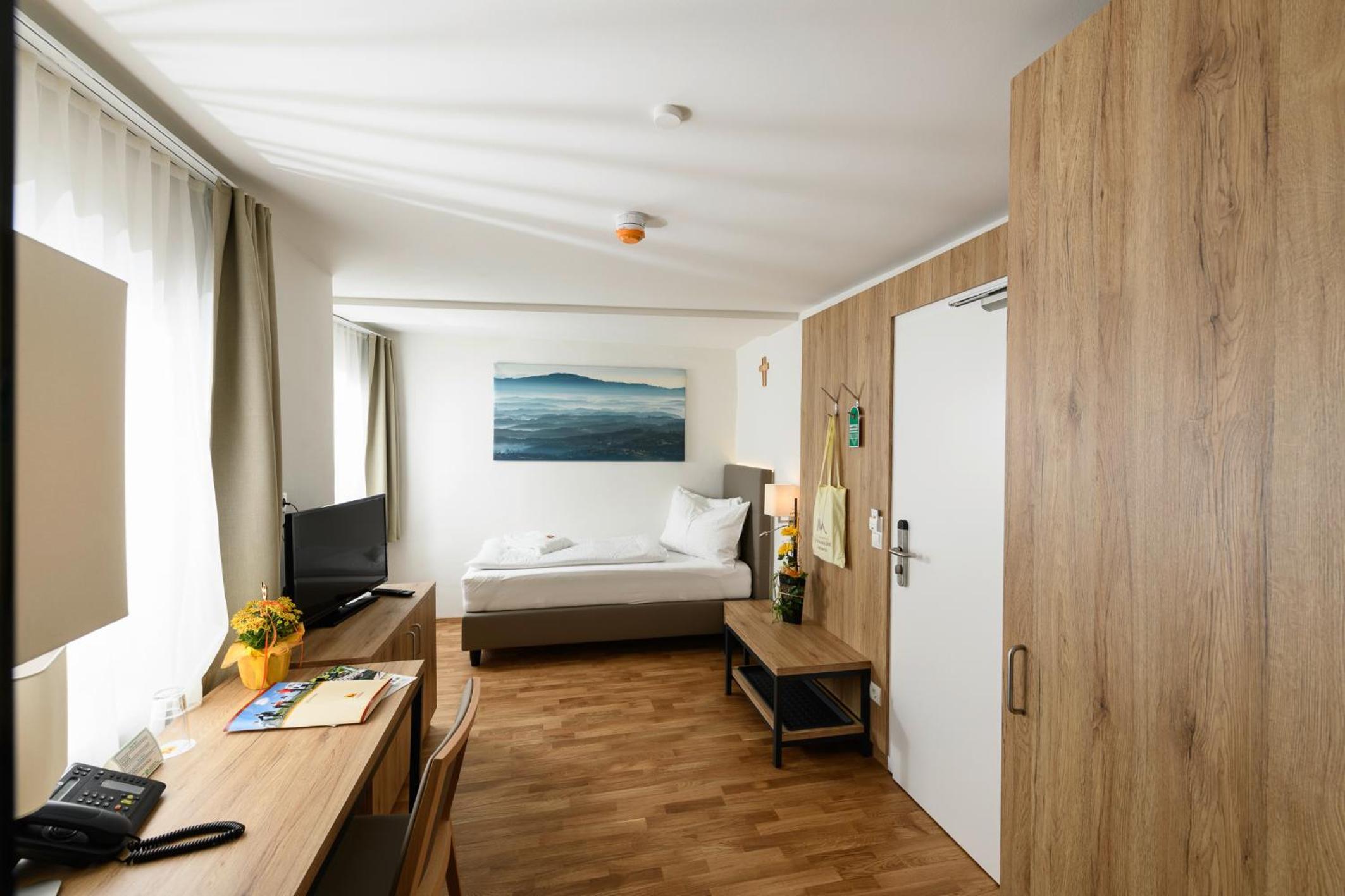 Single Room photo 2