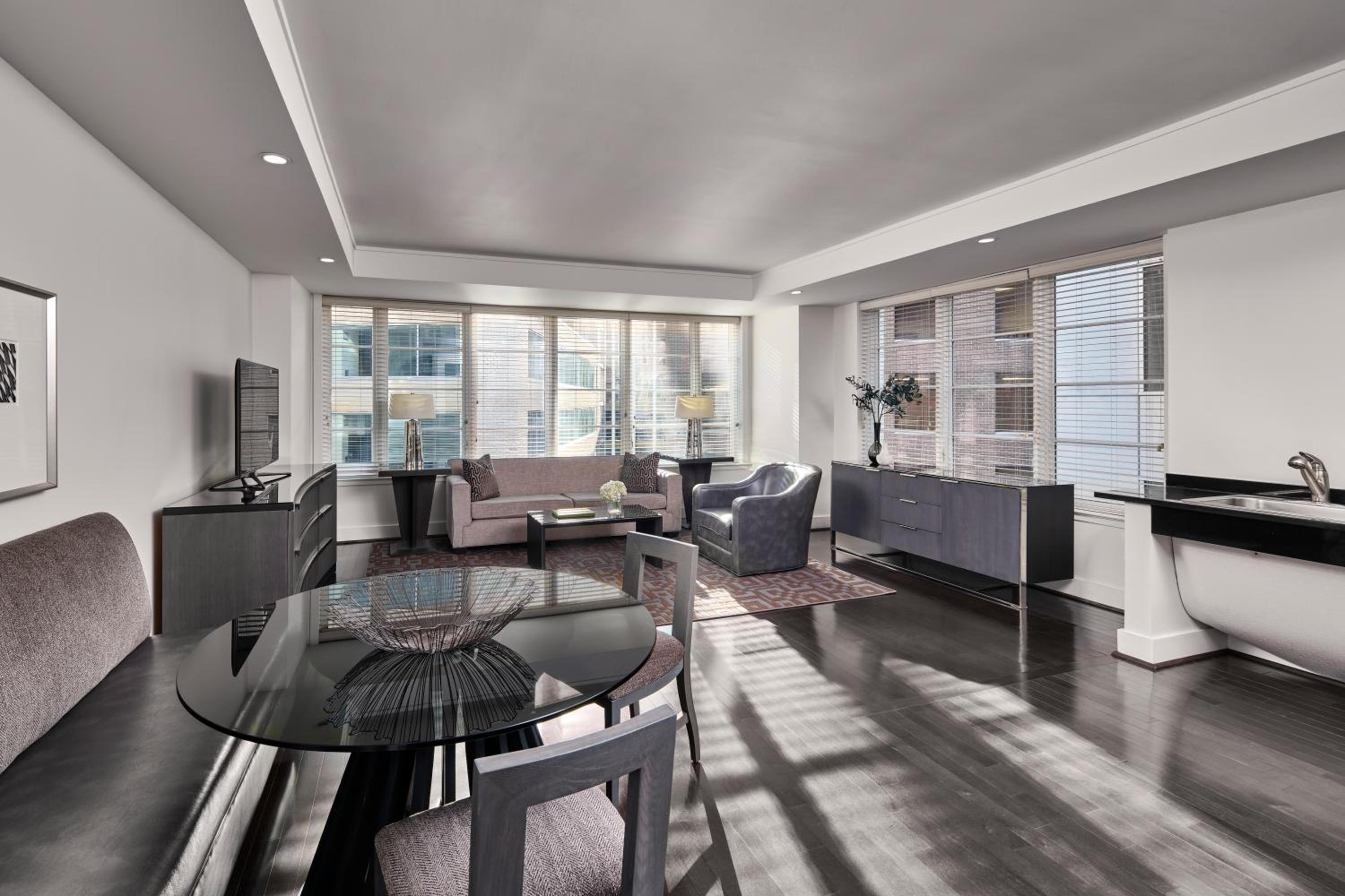 One-Bedroom Suite Platinum Suite - Accessible photo 1