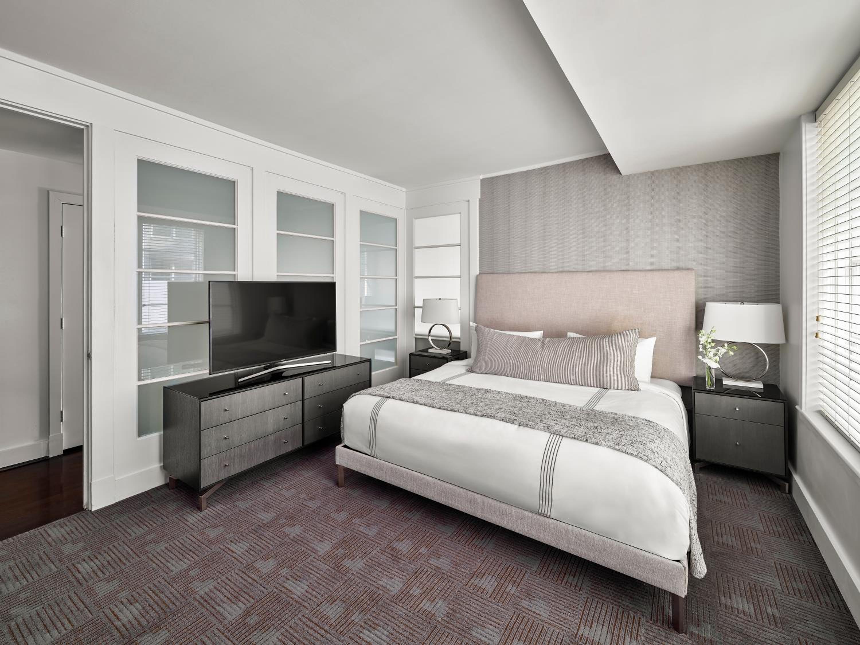 One-Bedroom Suite Platinum Suite - Accessible photo 3