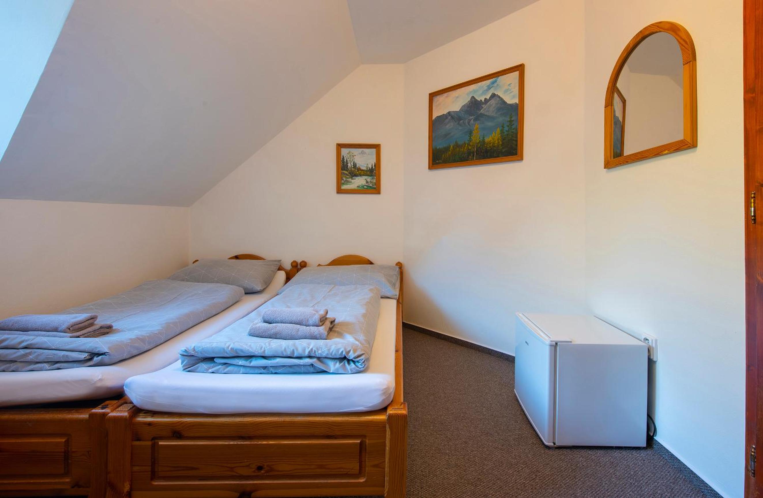 Economy Twin Room - Photo 4