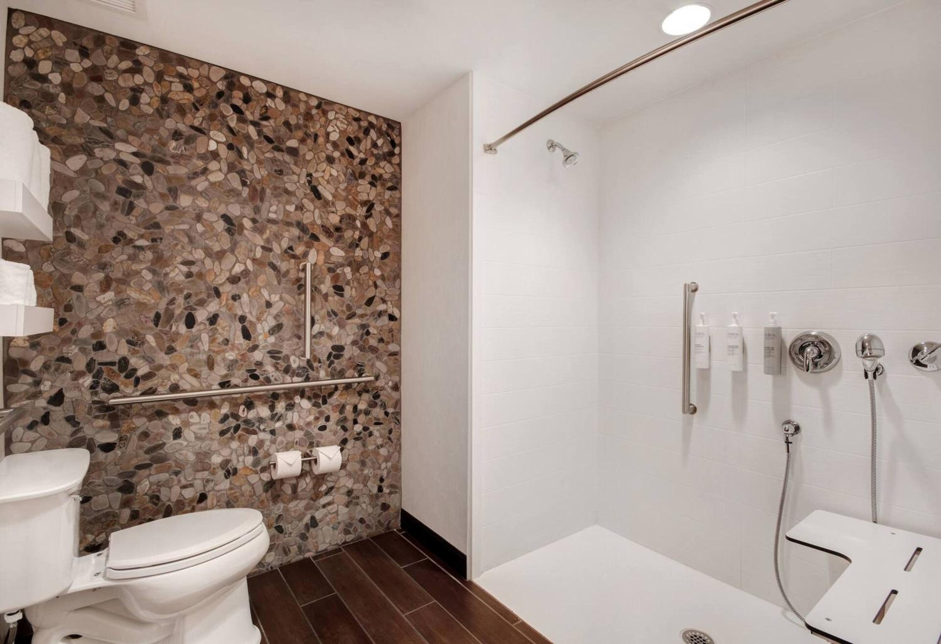 Queen Room with Two Queen Beds and Roll-In Shower - Mobility Access photo 2