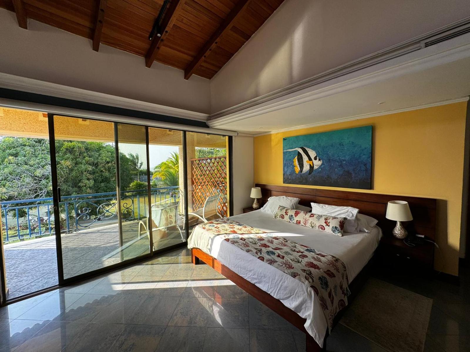 Deluxe Suite with Spa Bath