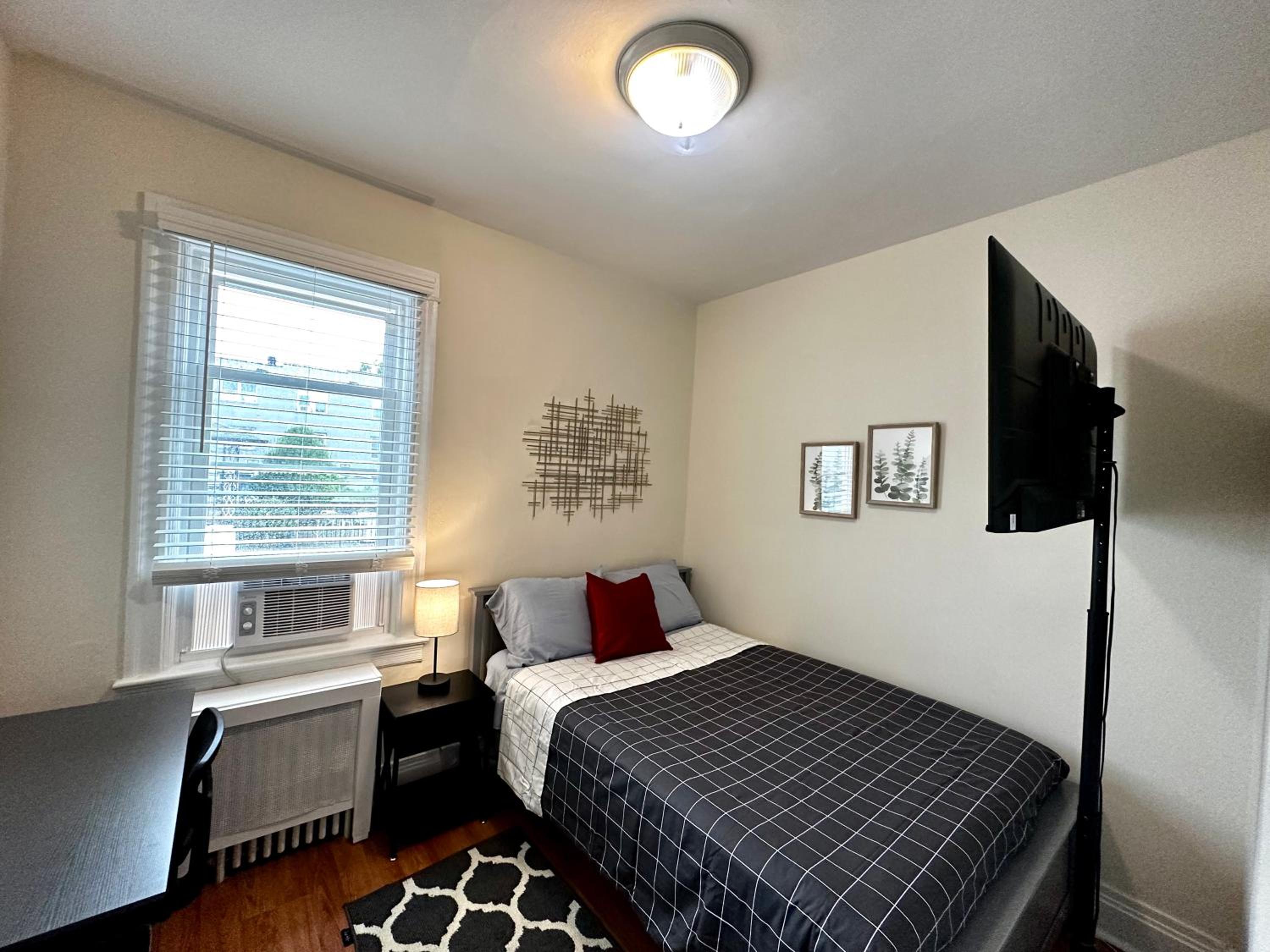 One-Bedroom Apartment photo 1