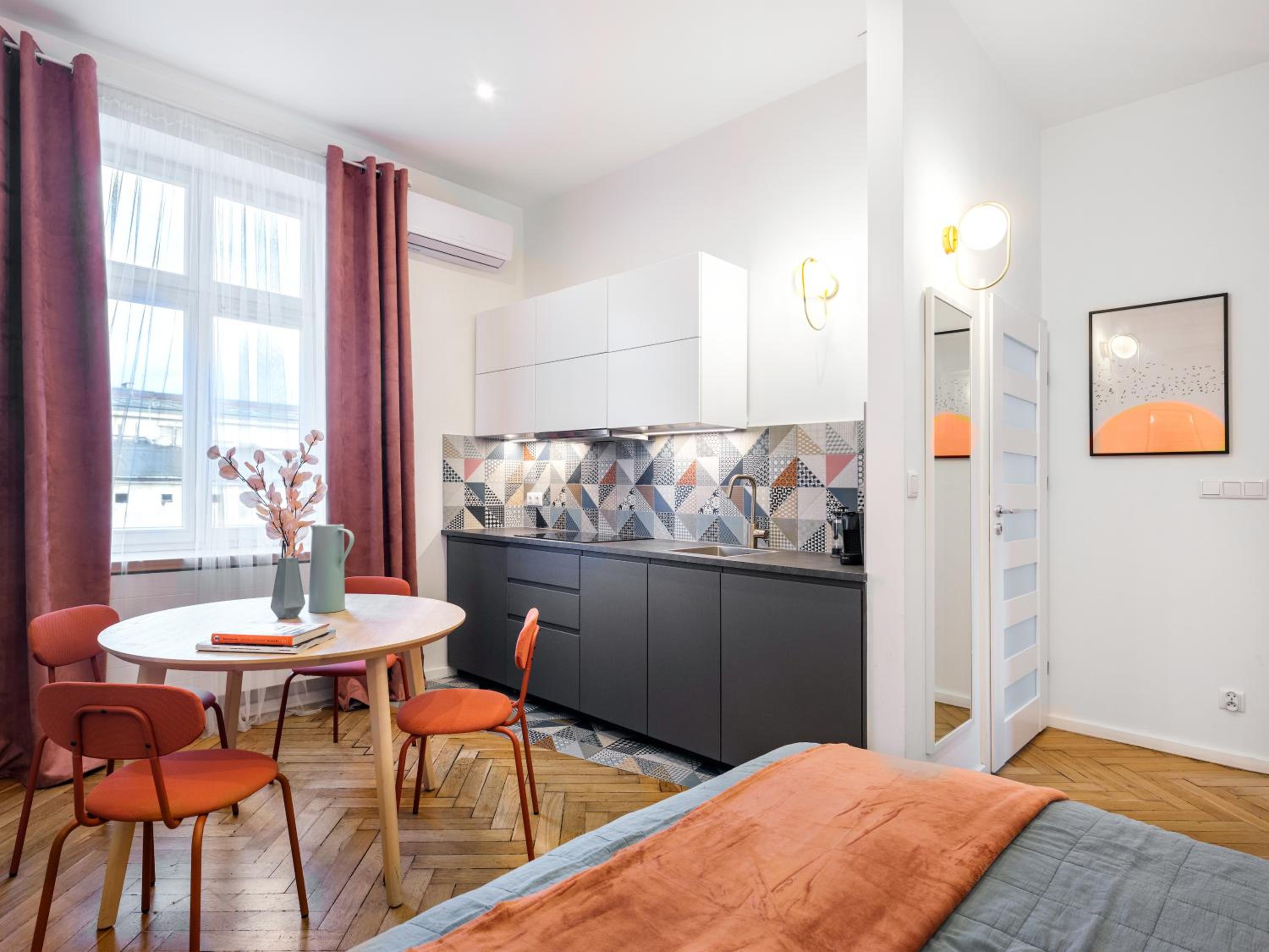 Apartment with Balcony - Photo 9