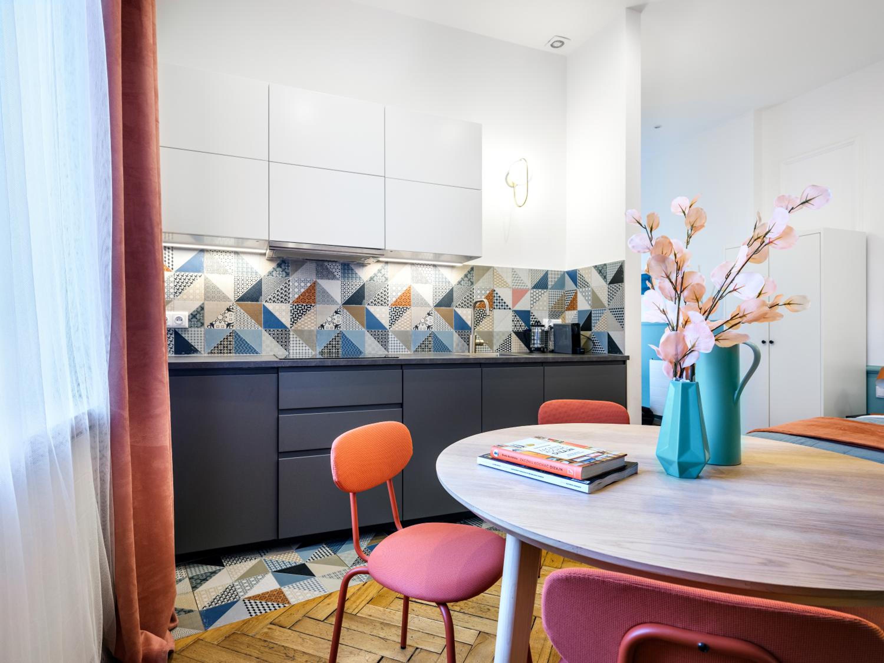 Apartment with Balcony - Photo 8