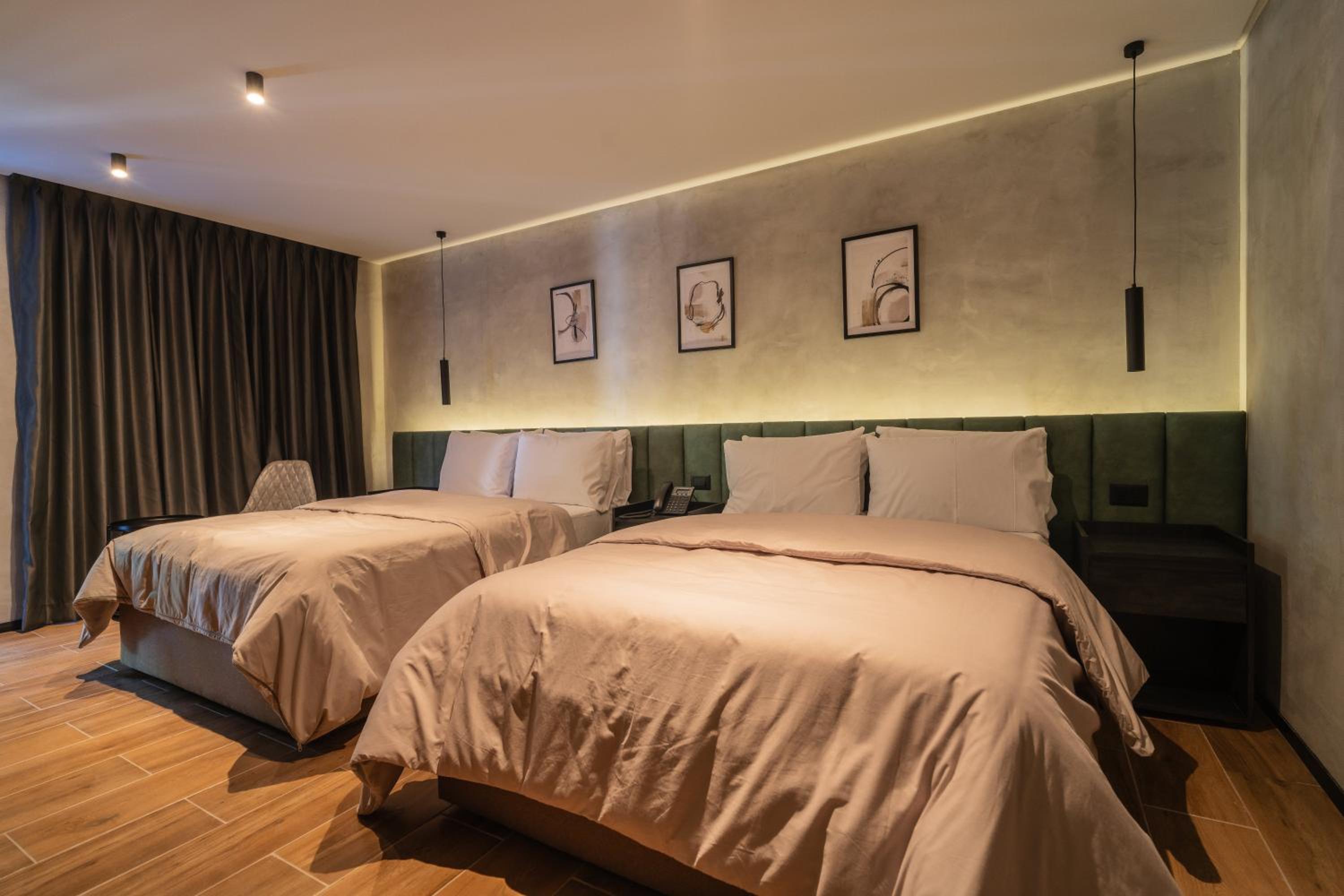 Double Room with Two Double Beds - Photo 1