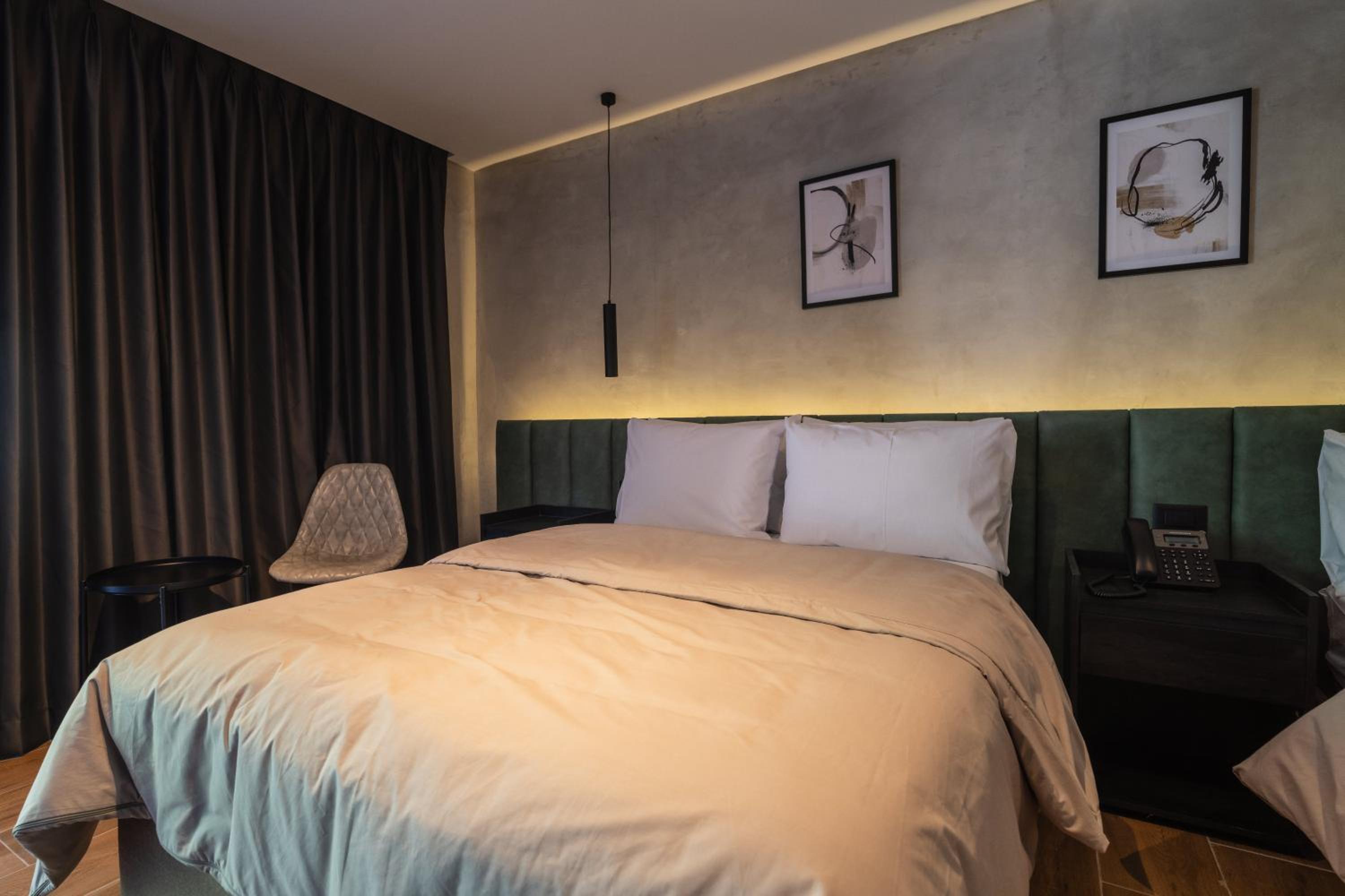 Double Room with Two Double Beds - Photo 5