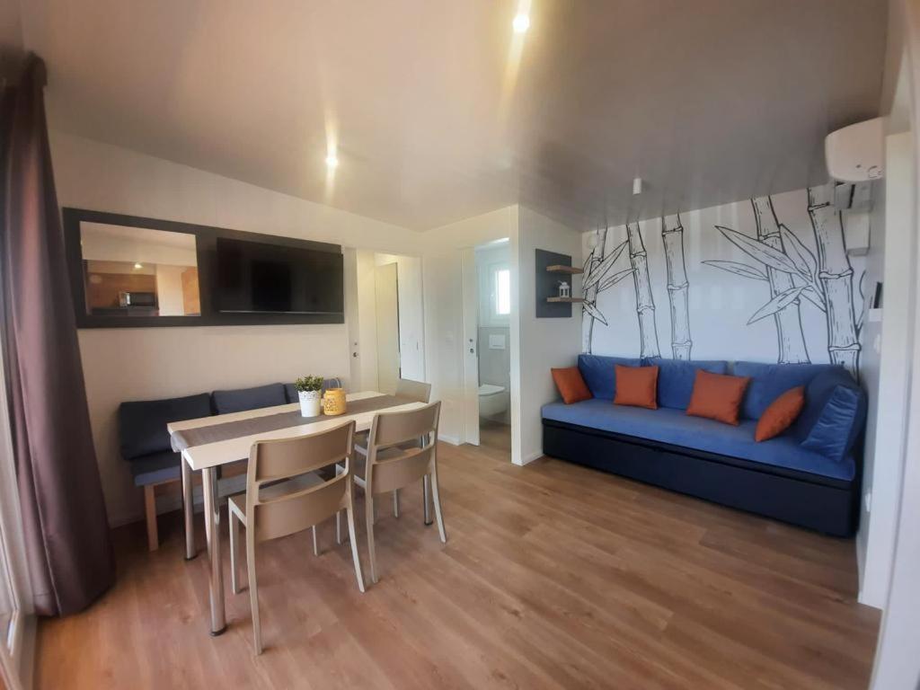 Mobile Home photo 1