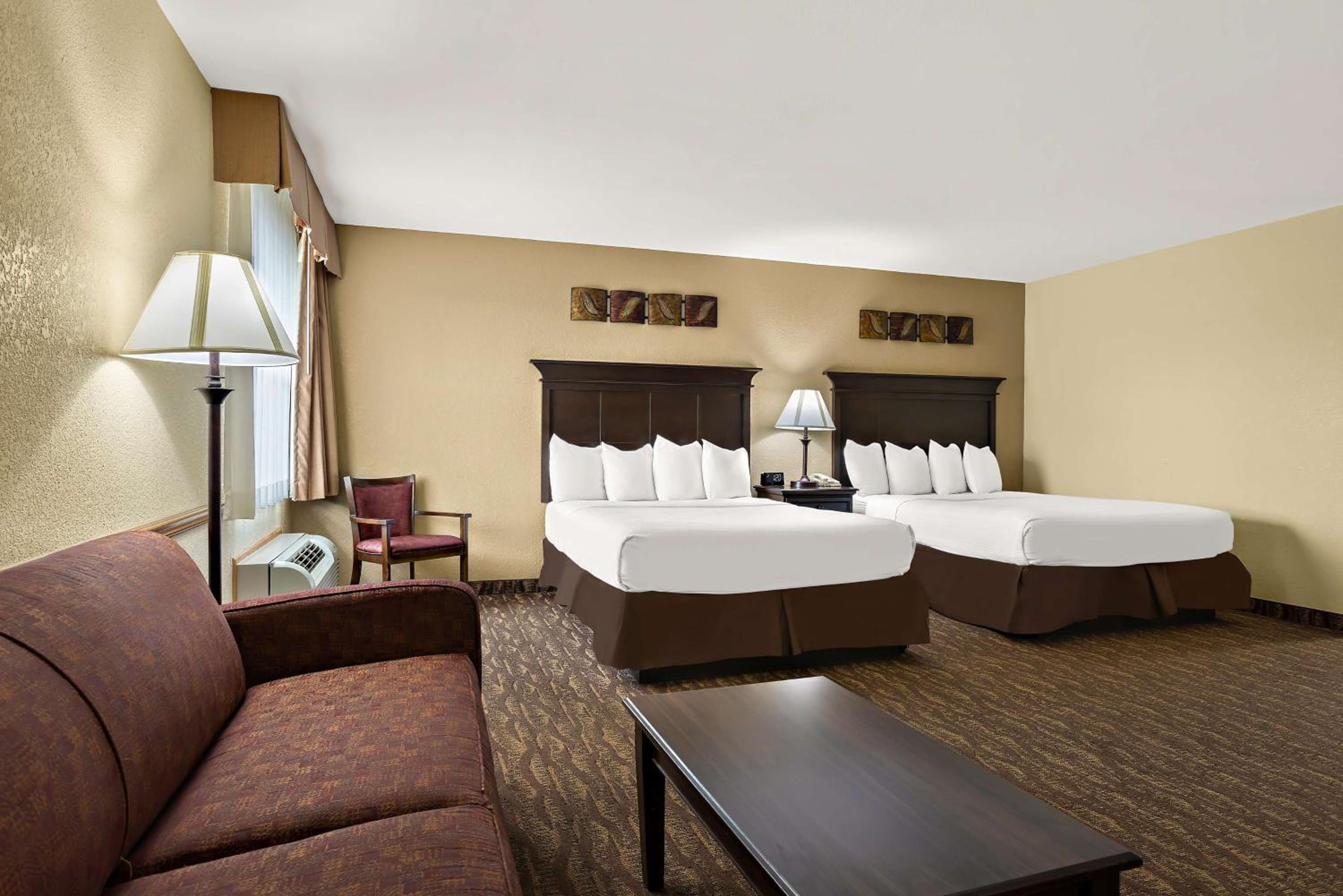 Suite with Queen Bed and Sofa Bed - Non-Smoking - Photo 6