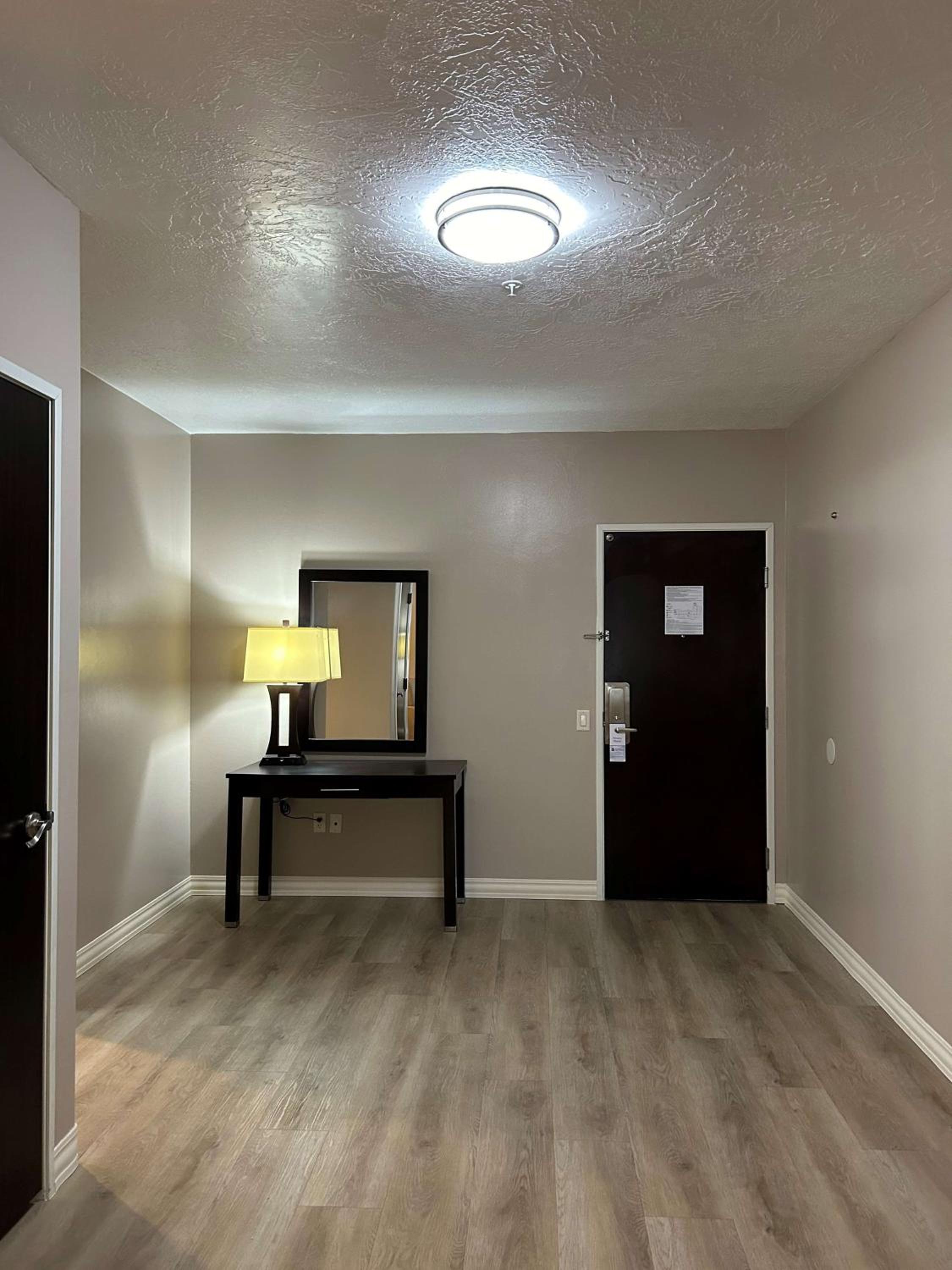 King Suite - Disability Access/Non-Smoking photo 3