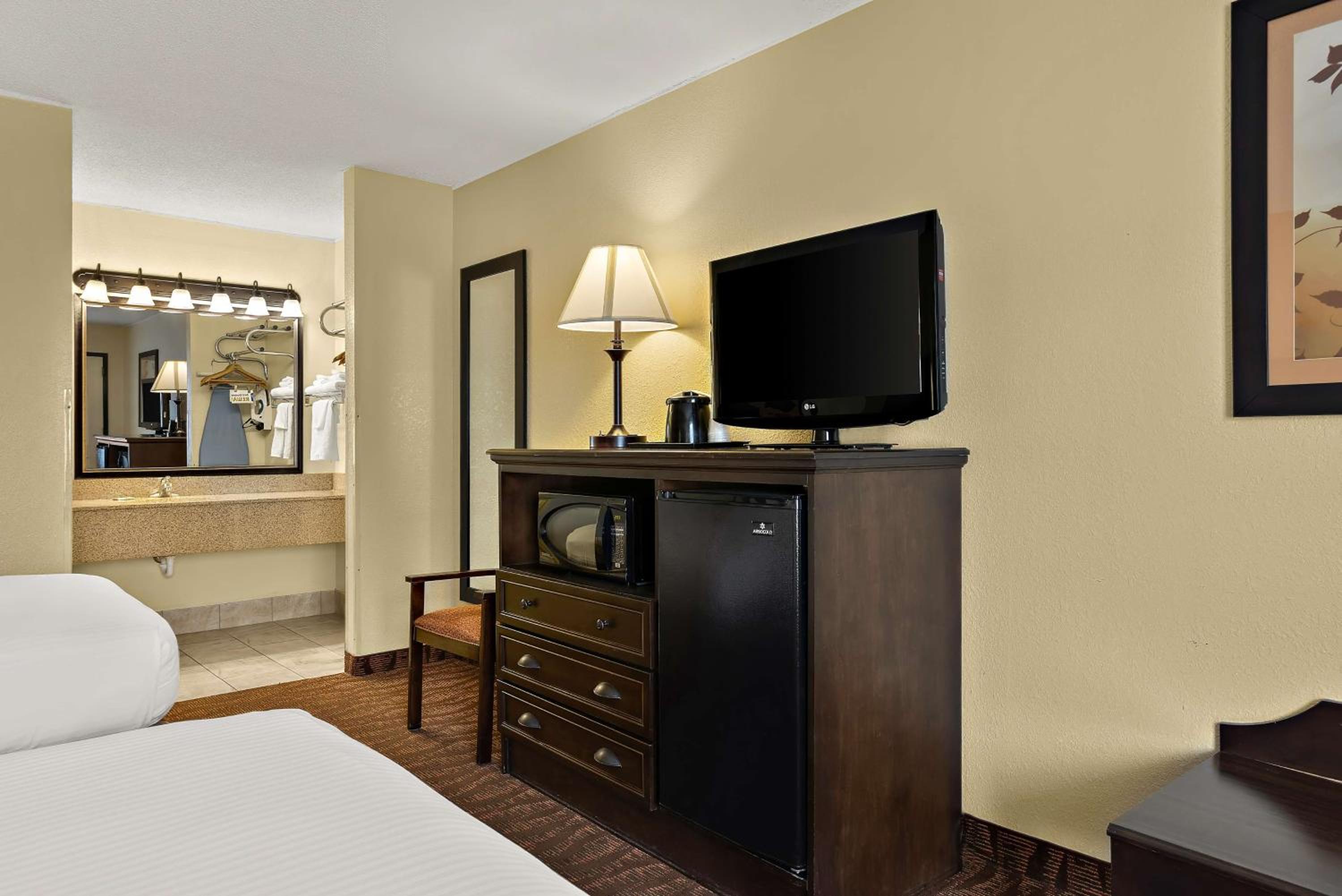 Double Room with Two Double Beds - Non-Smoking - Photo 2