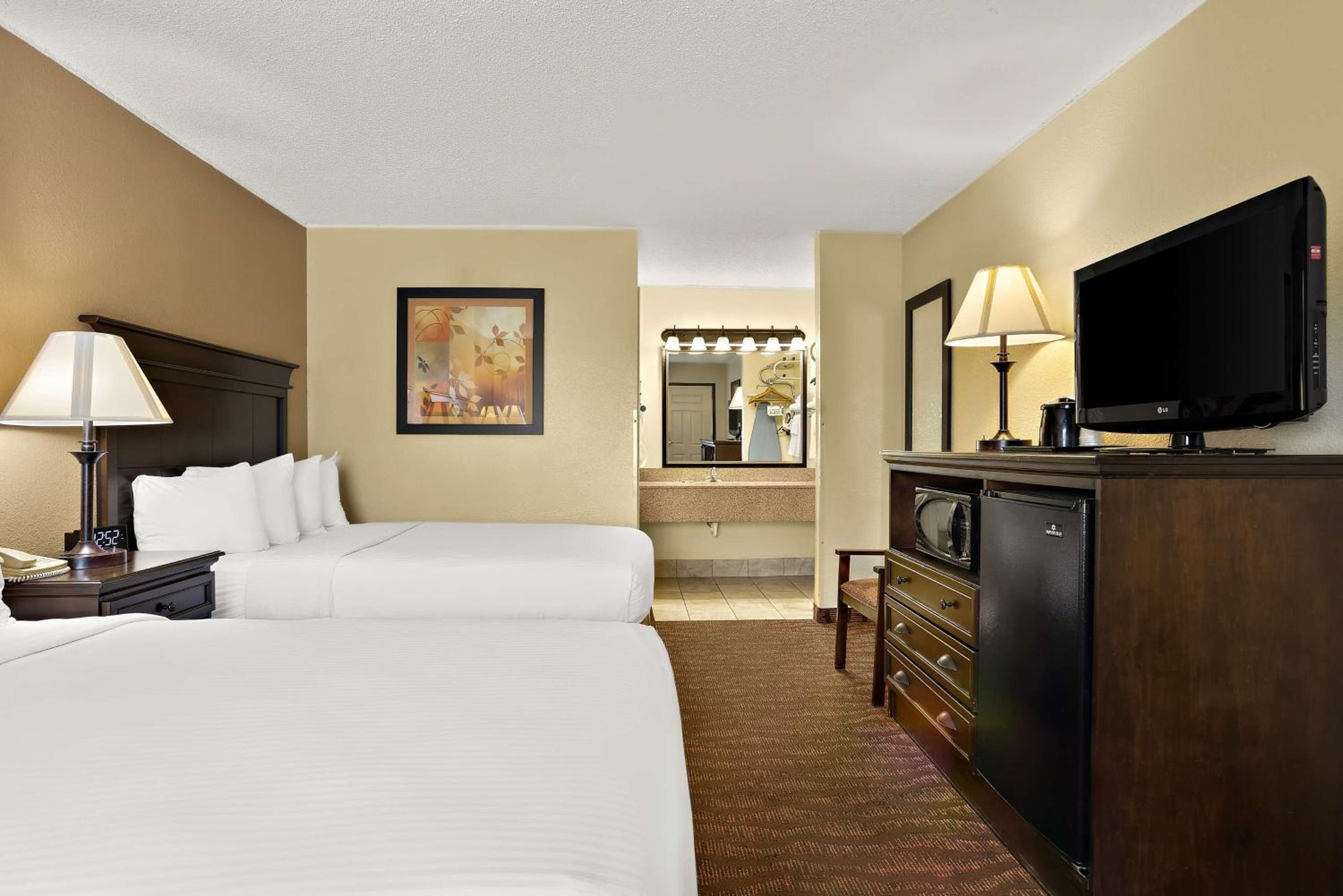 Double Room with Two Double Beds - Non-Smoking - Photo 3