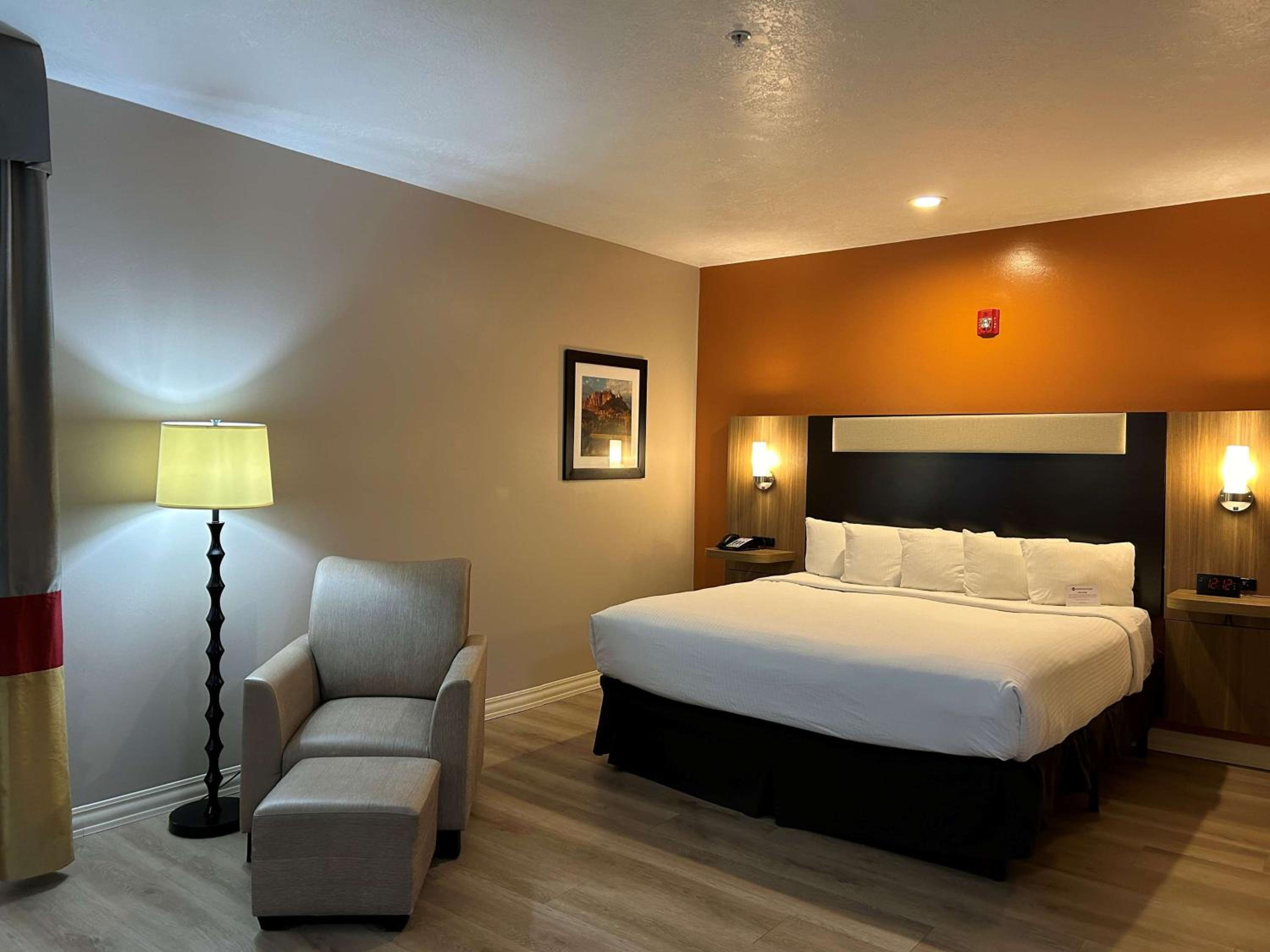 King Suite - Disability Access/Non-Smoking photo 1