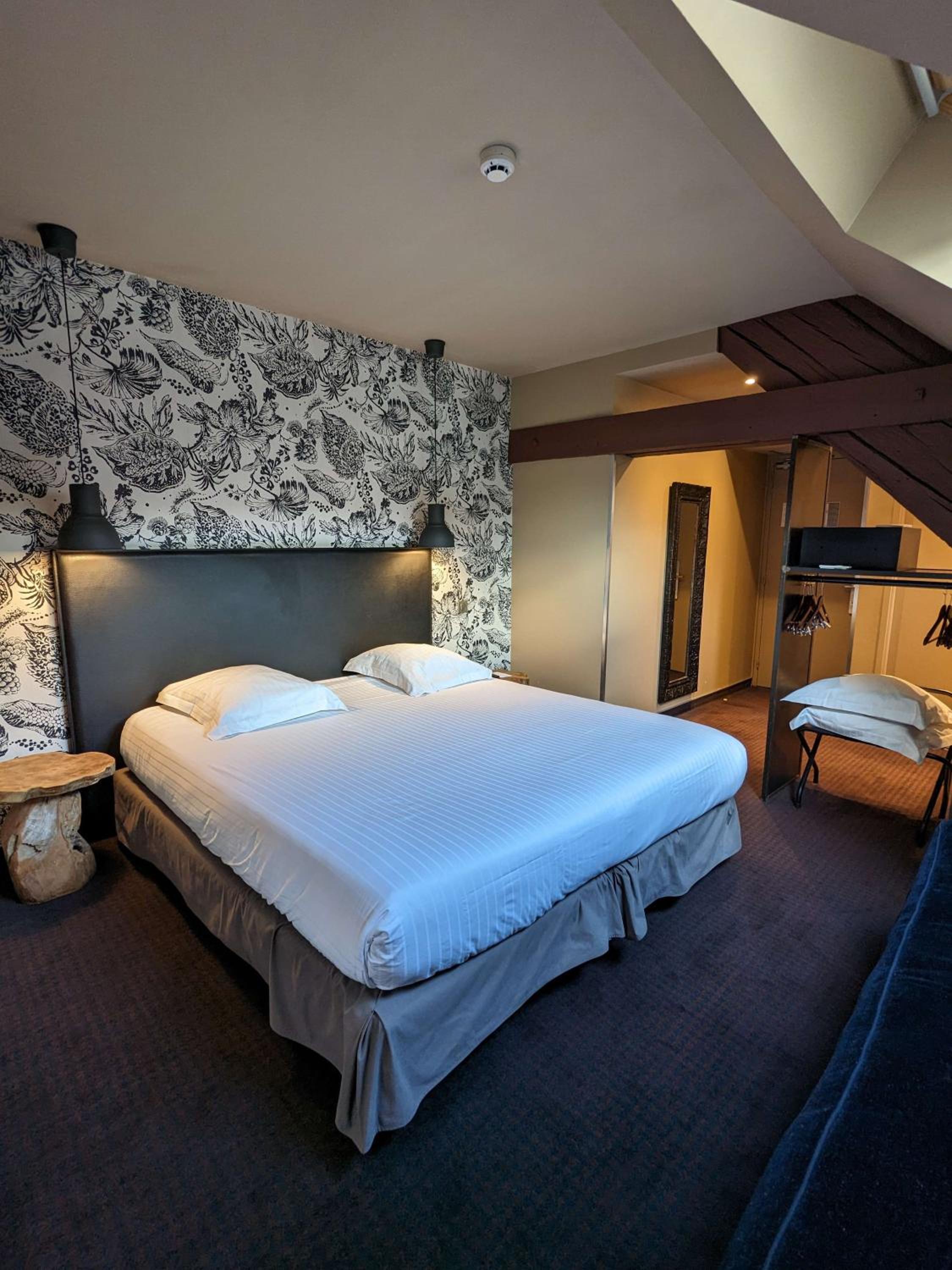 Comfort King Room - Photo 10