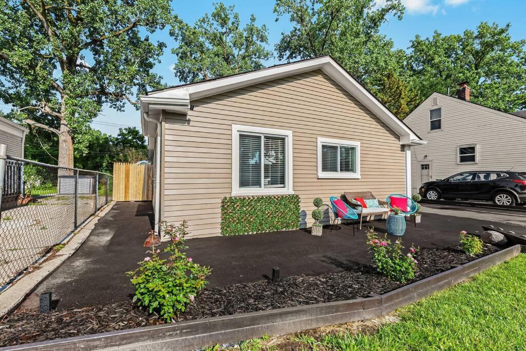 Three-Bedroom House photo 3