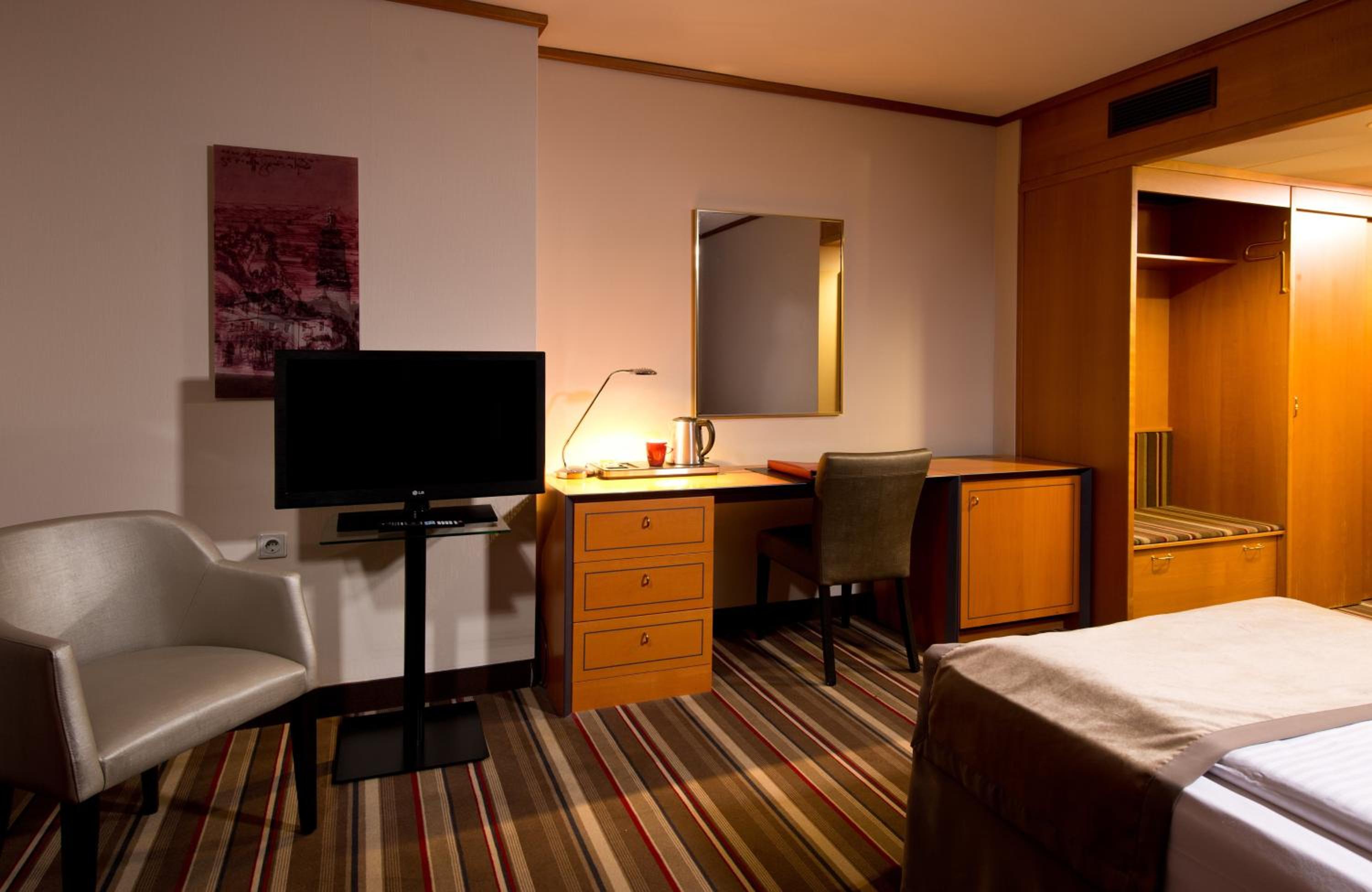 Superior Double Room with Extra Bed - Photo 3