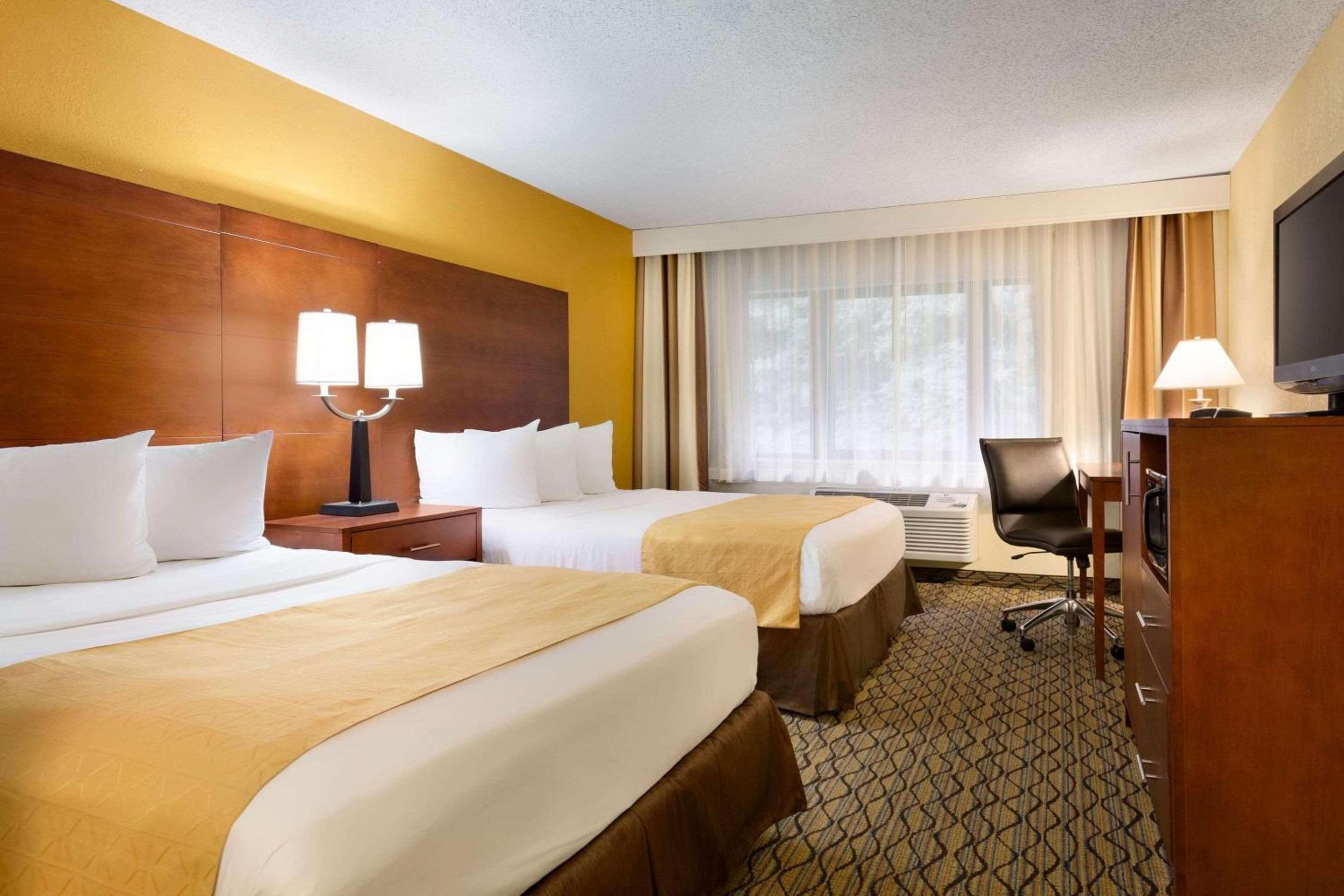 Quadruple Room with Two Queen Beds - Non Smoking/Pet Friendly - Photo 1