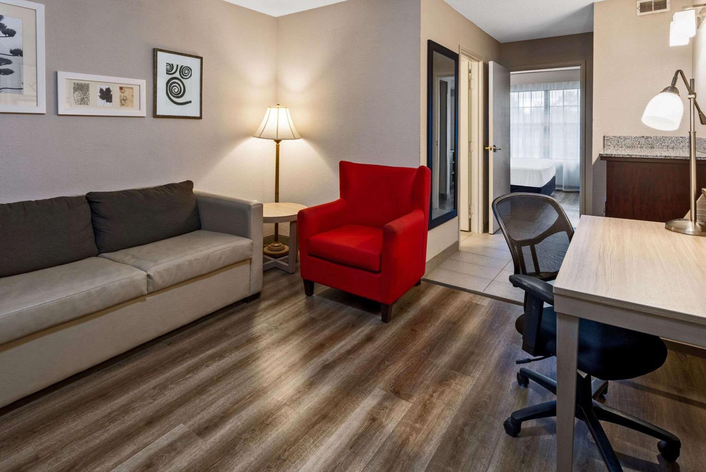 One-Bedroom King Suite - Non-Smoking - Photo 1