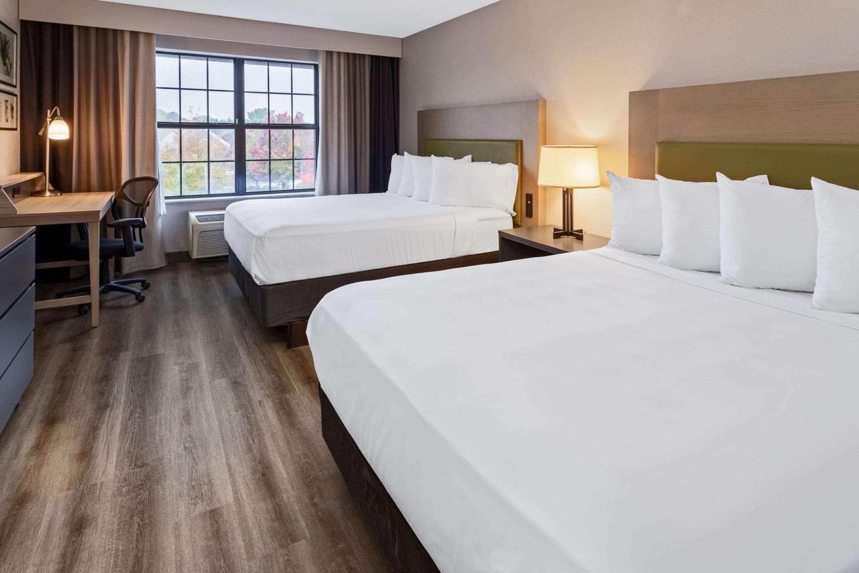 Queen Room with Two Queen Beds - Photo 1