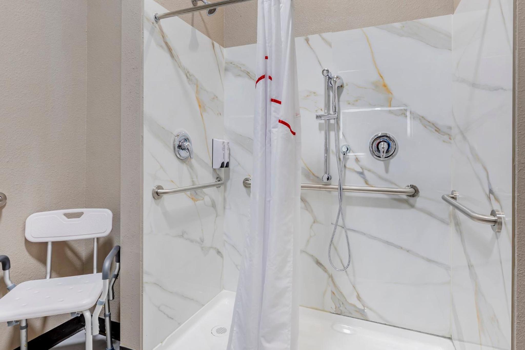 Superior King Room Disability Access Roll-In Shower Non-Smoking - Photo 6