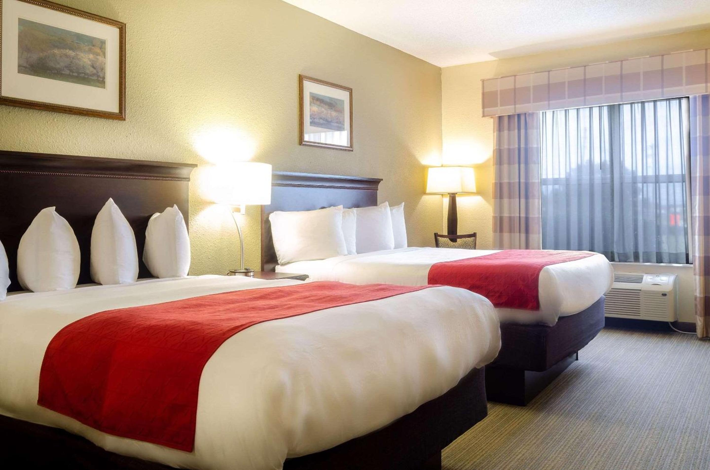 Queen Room with Two Queen Beds - Photo 1