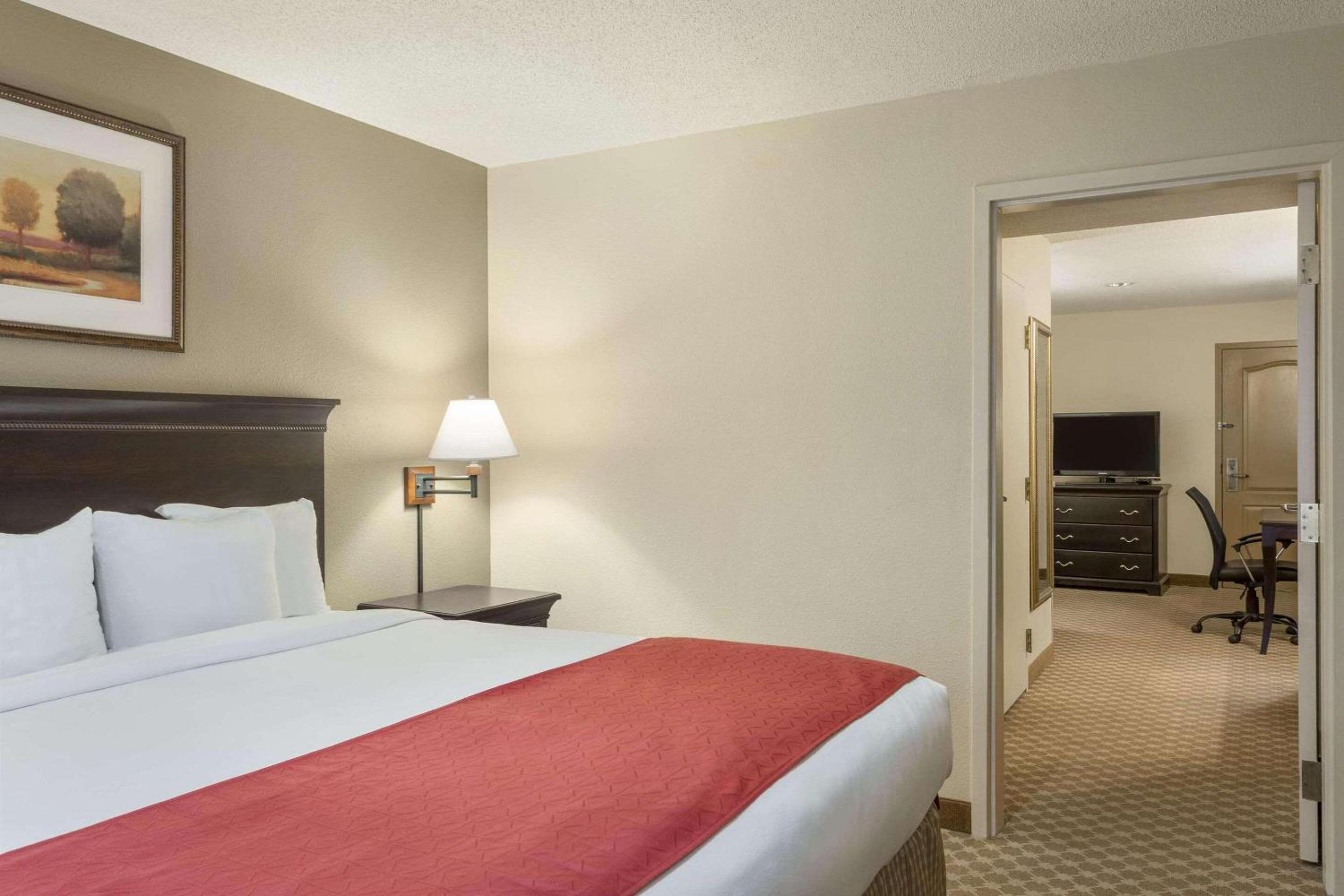 King Suite with Sofa Bed - Photo 5
