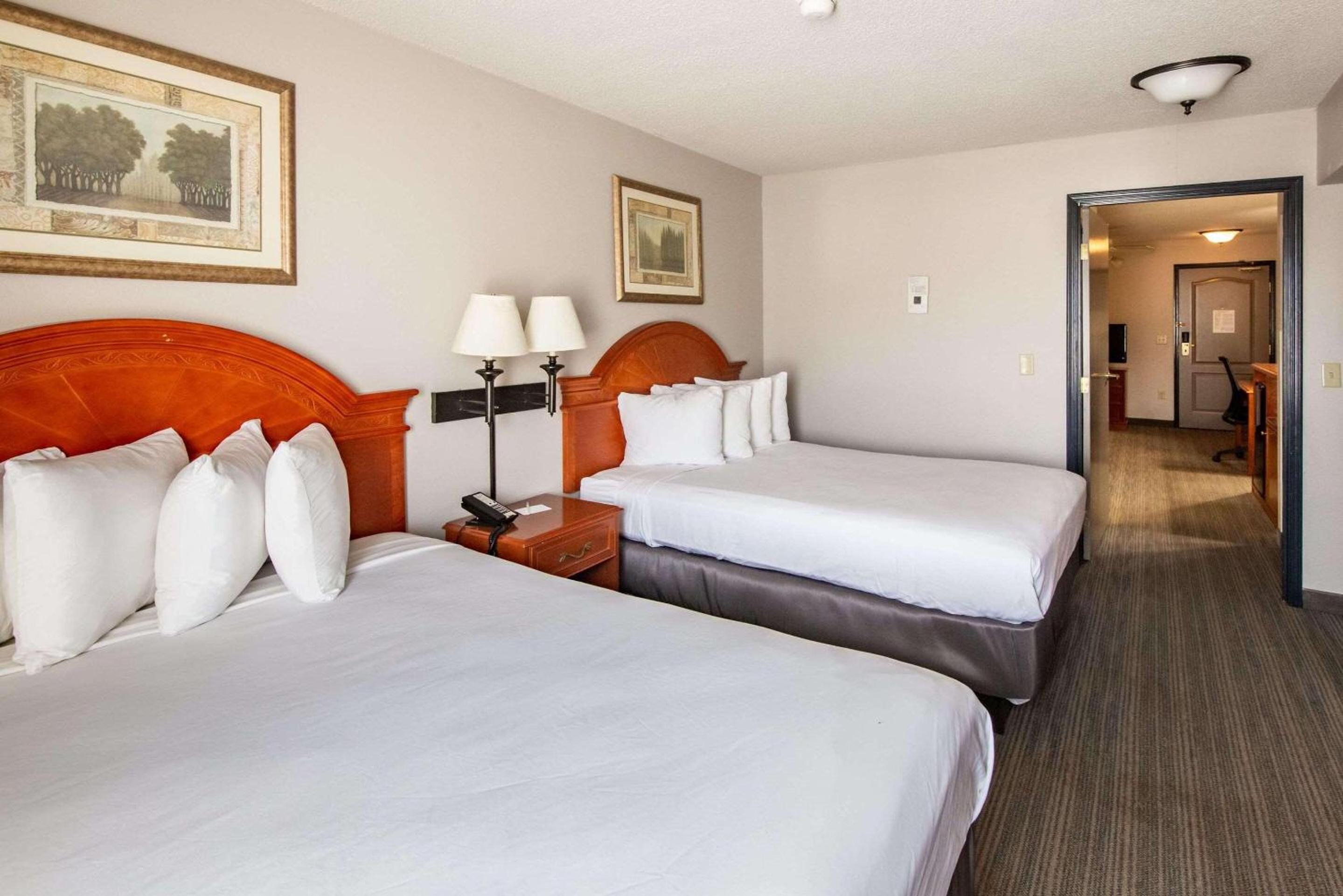 One-Bedroom Suite with Two Queen Beds - Non-Smoking - Photo 1