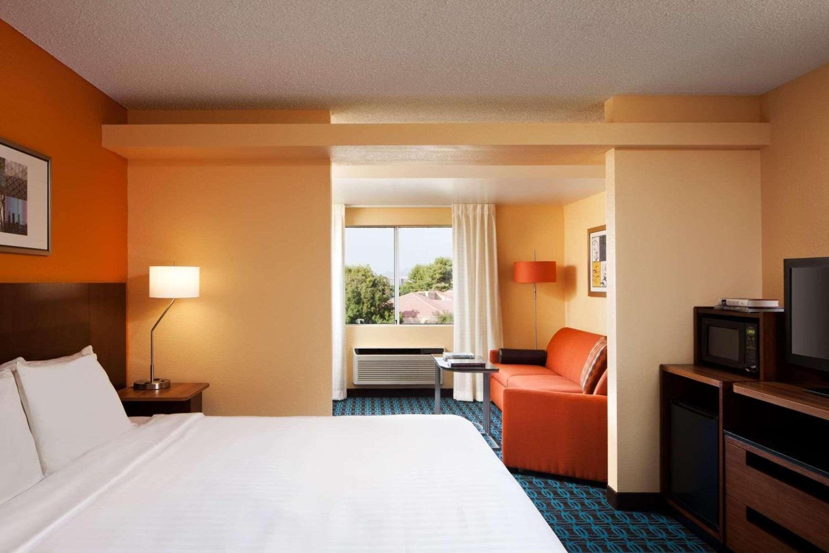 King Suite with Sofa Bed - Non Smoking - Photo 1
