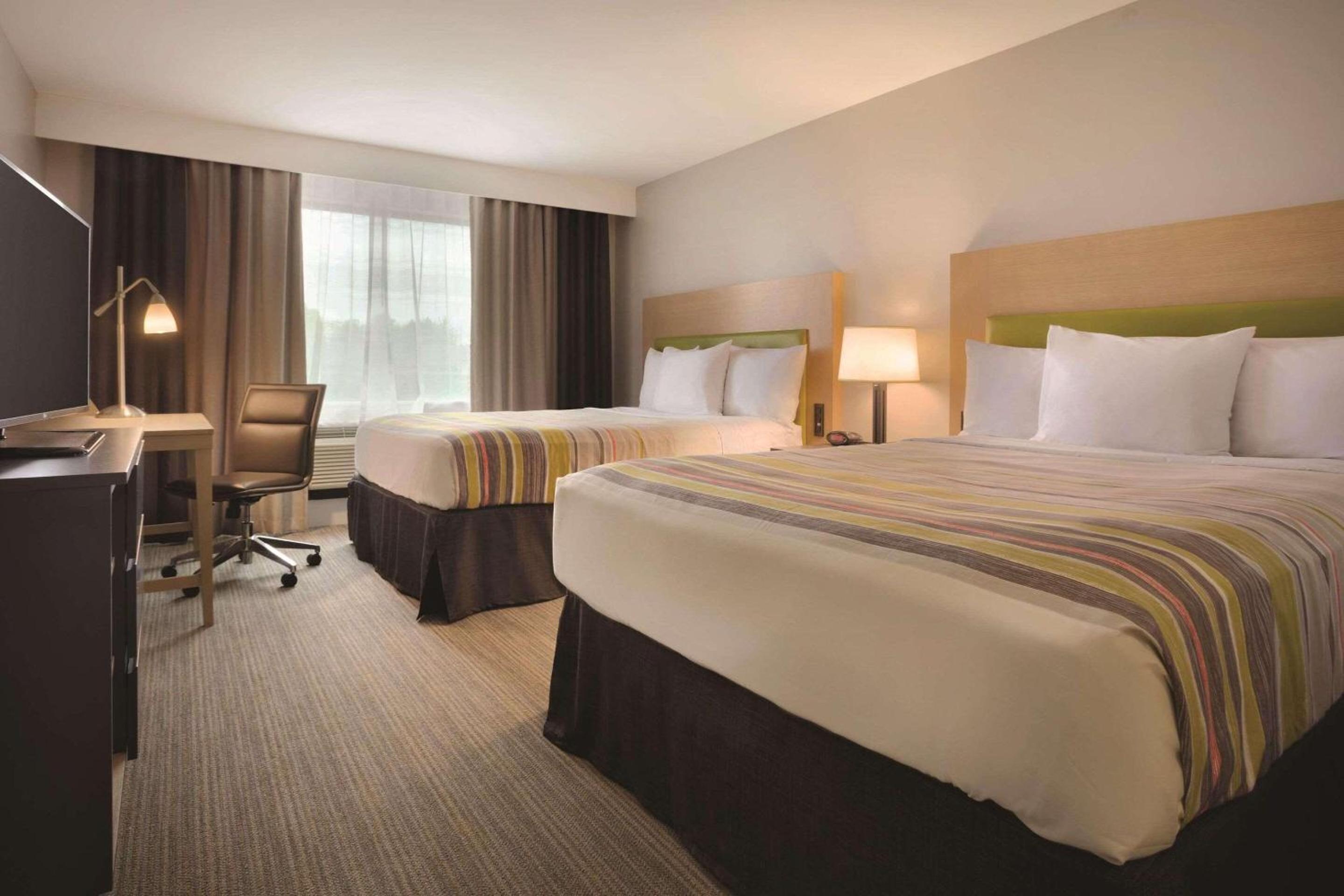 Queen Room with Two Queen Beds - Non-Smoking - Photo 1
