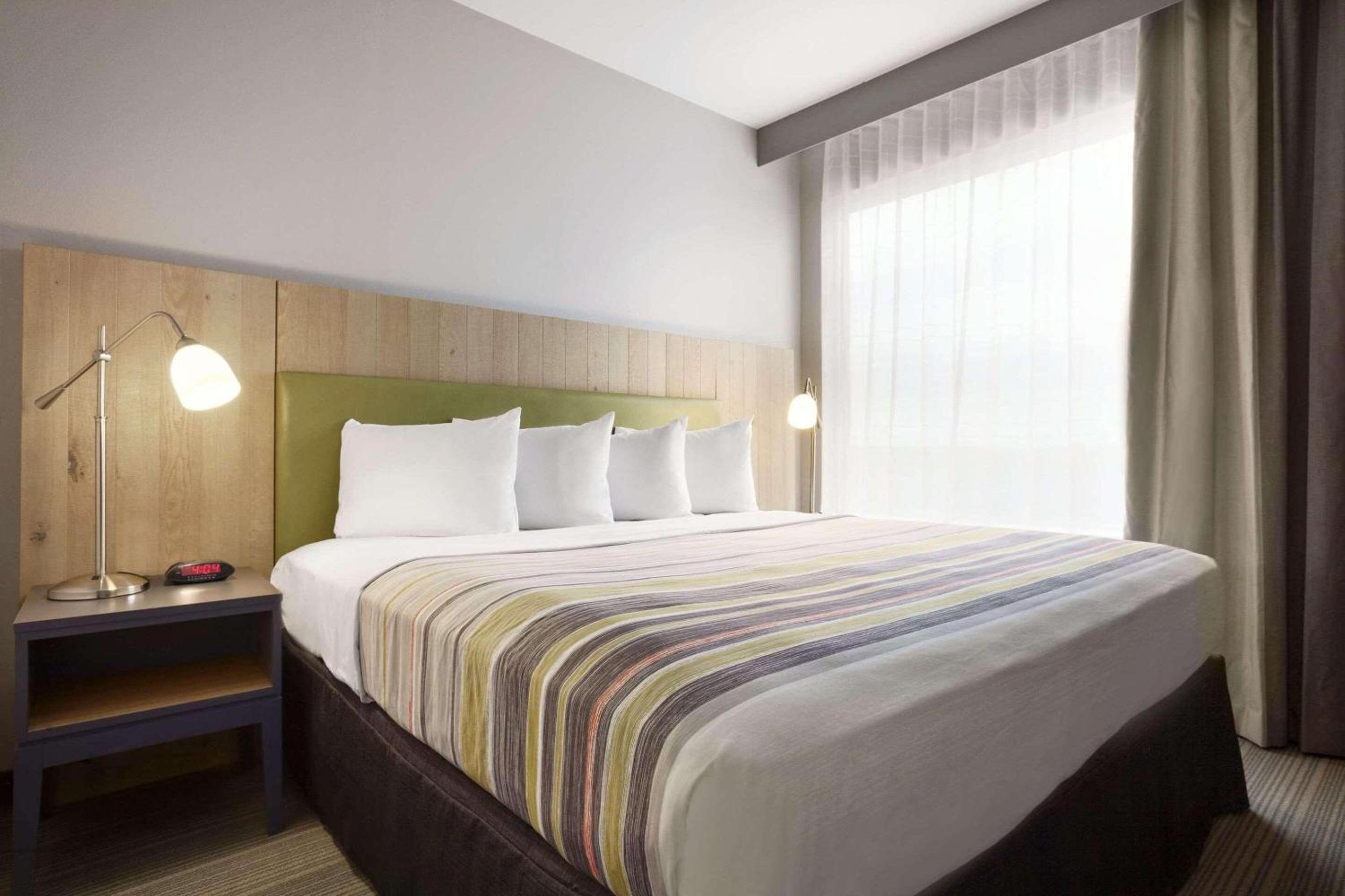 Queen Room - Disability Access/Non-Smoking - Photo 3