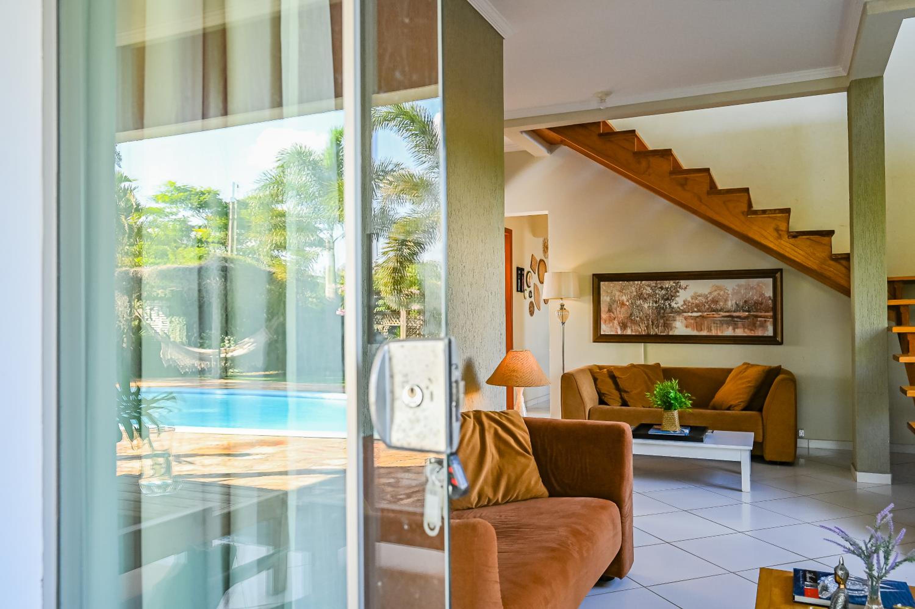 Six-Bedroom House photo 1