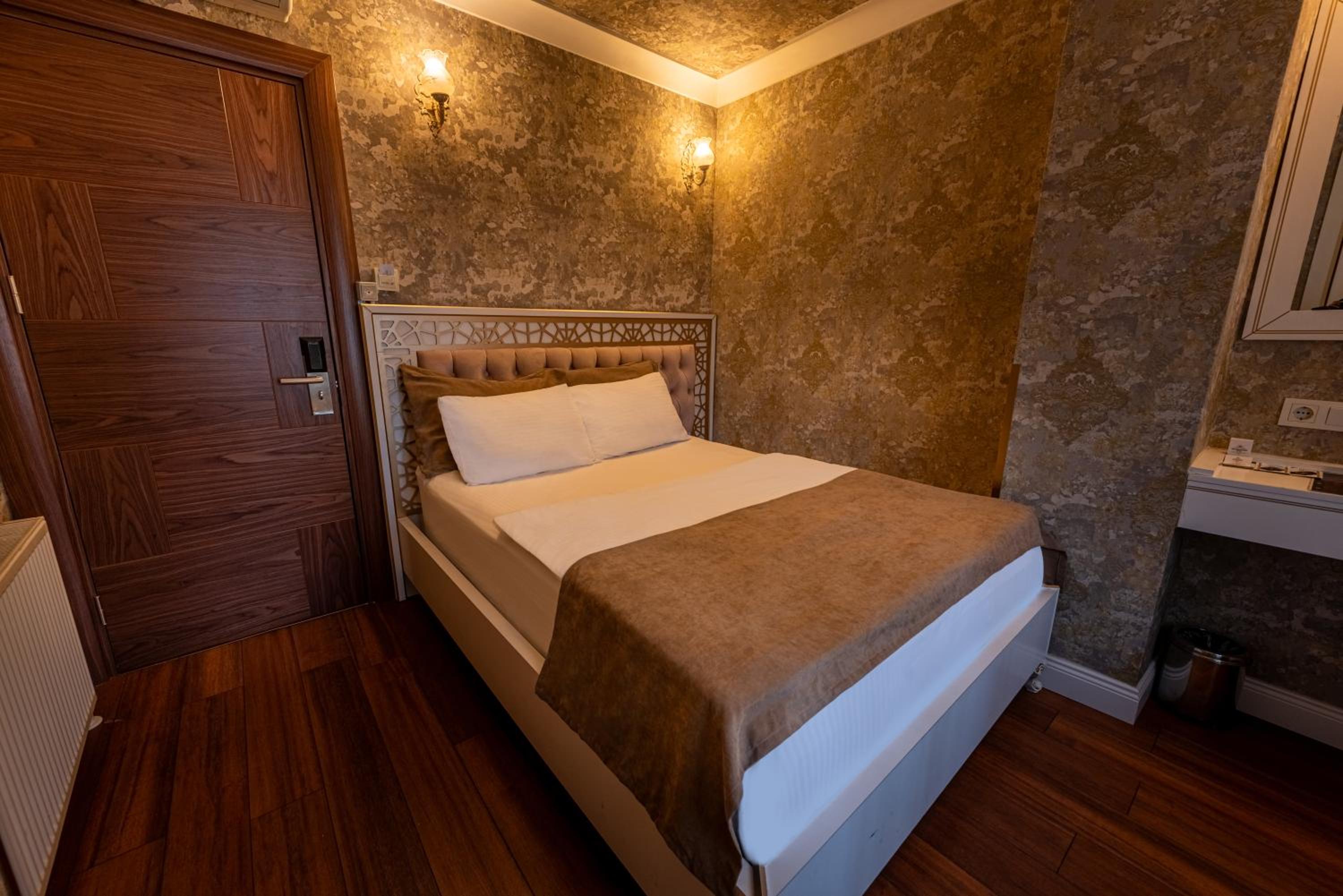 Economy Double Room photo 3