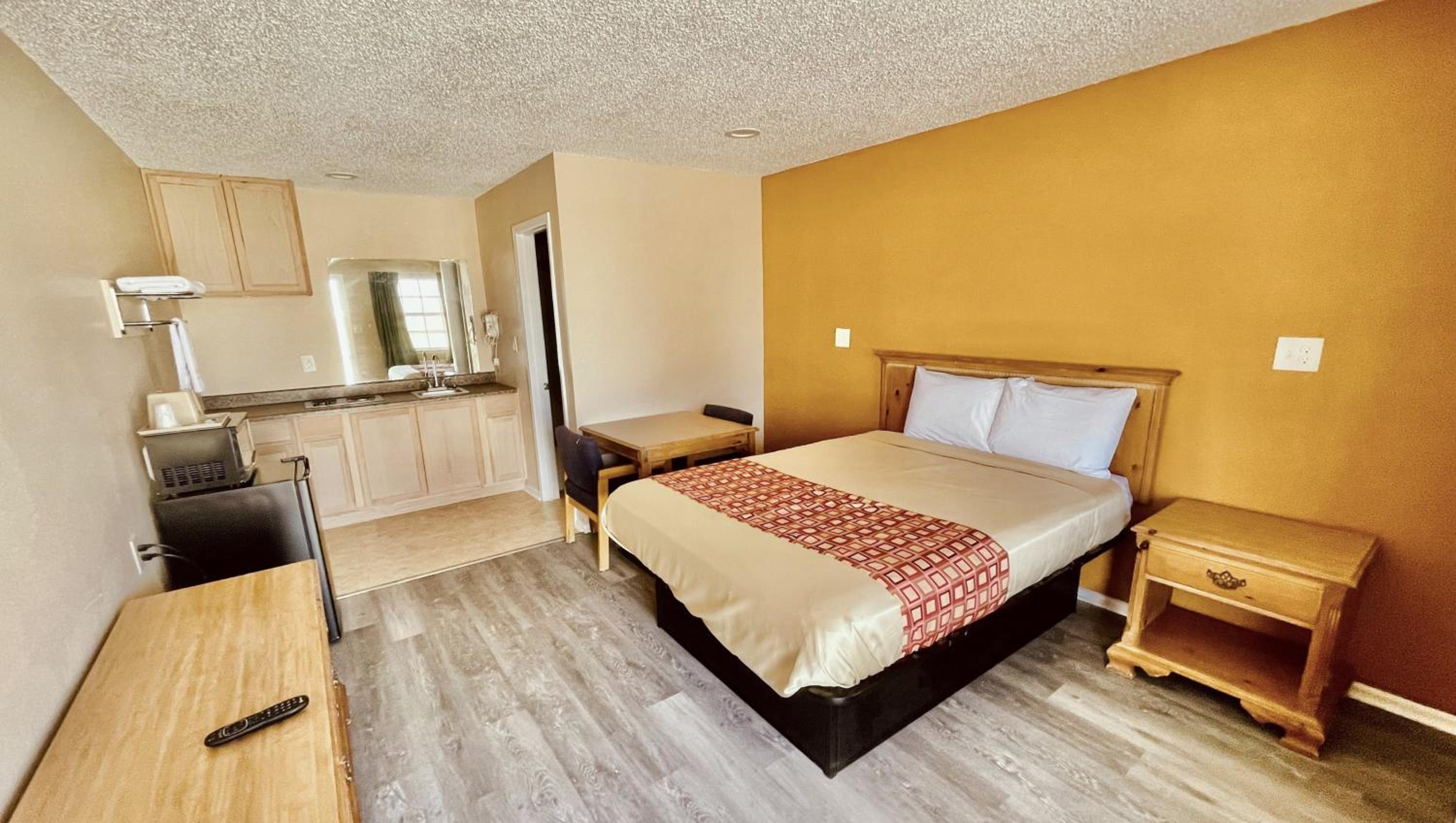 1 King Bed Kitchenette Non Smoking - Photo 10