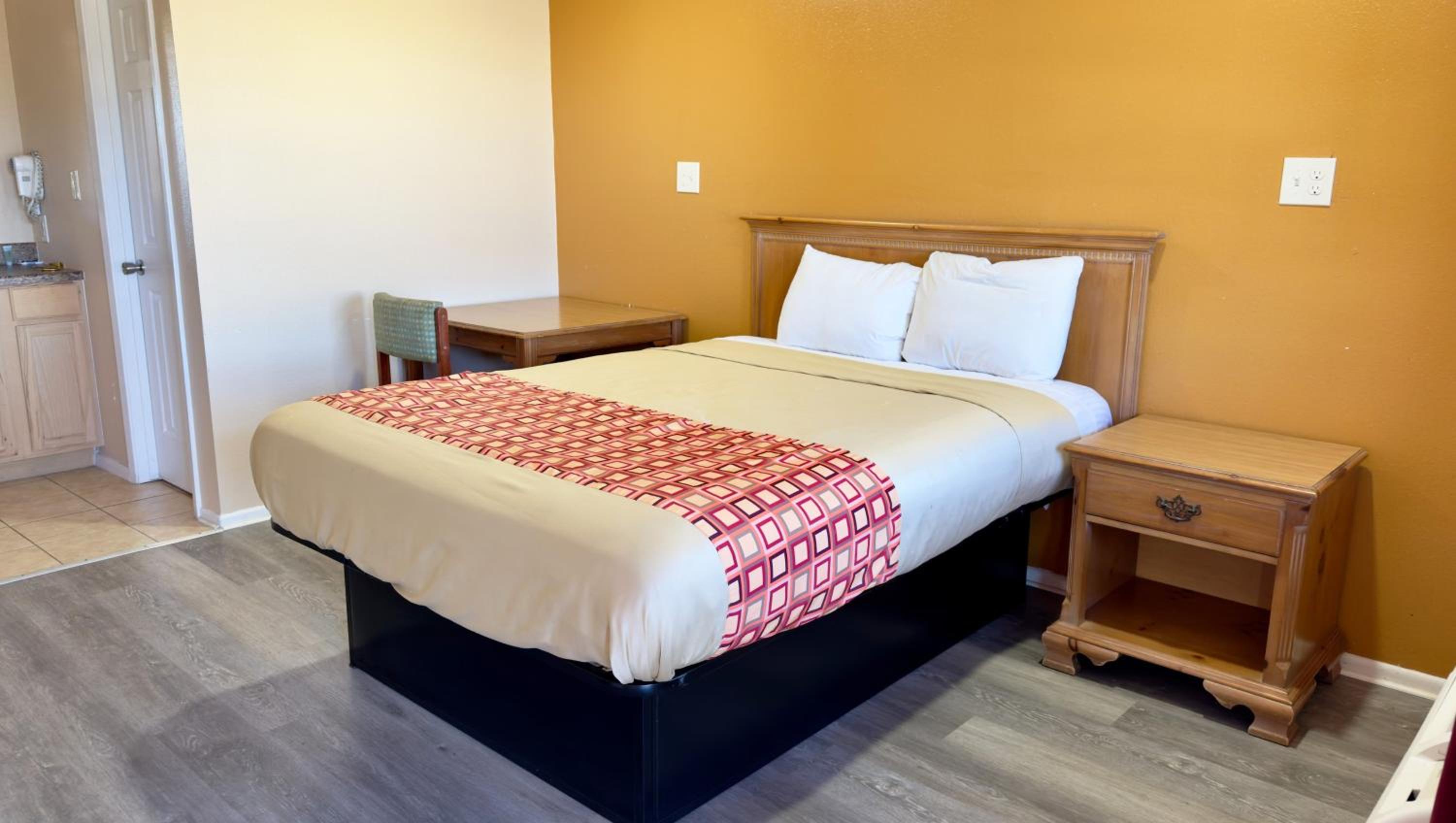 1 King Bed Kitchenette Non Smoking - Photo 6
