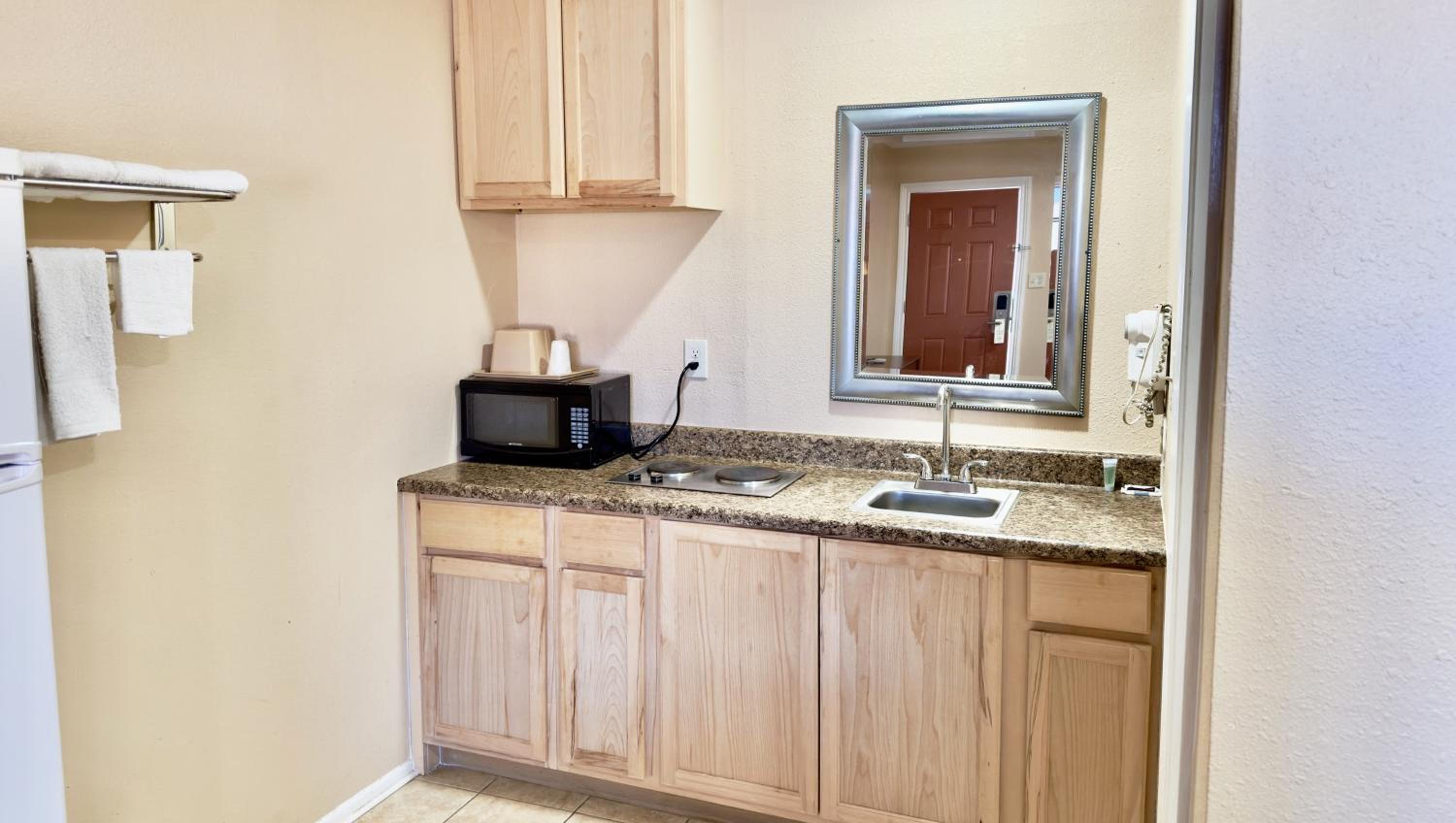 1 King Bed Kitchenette Non Smoking - Photo 9