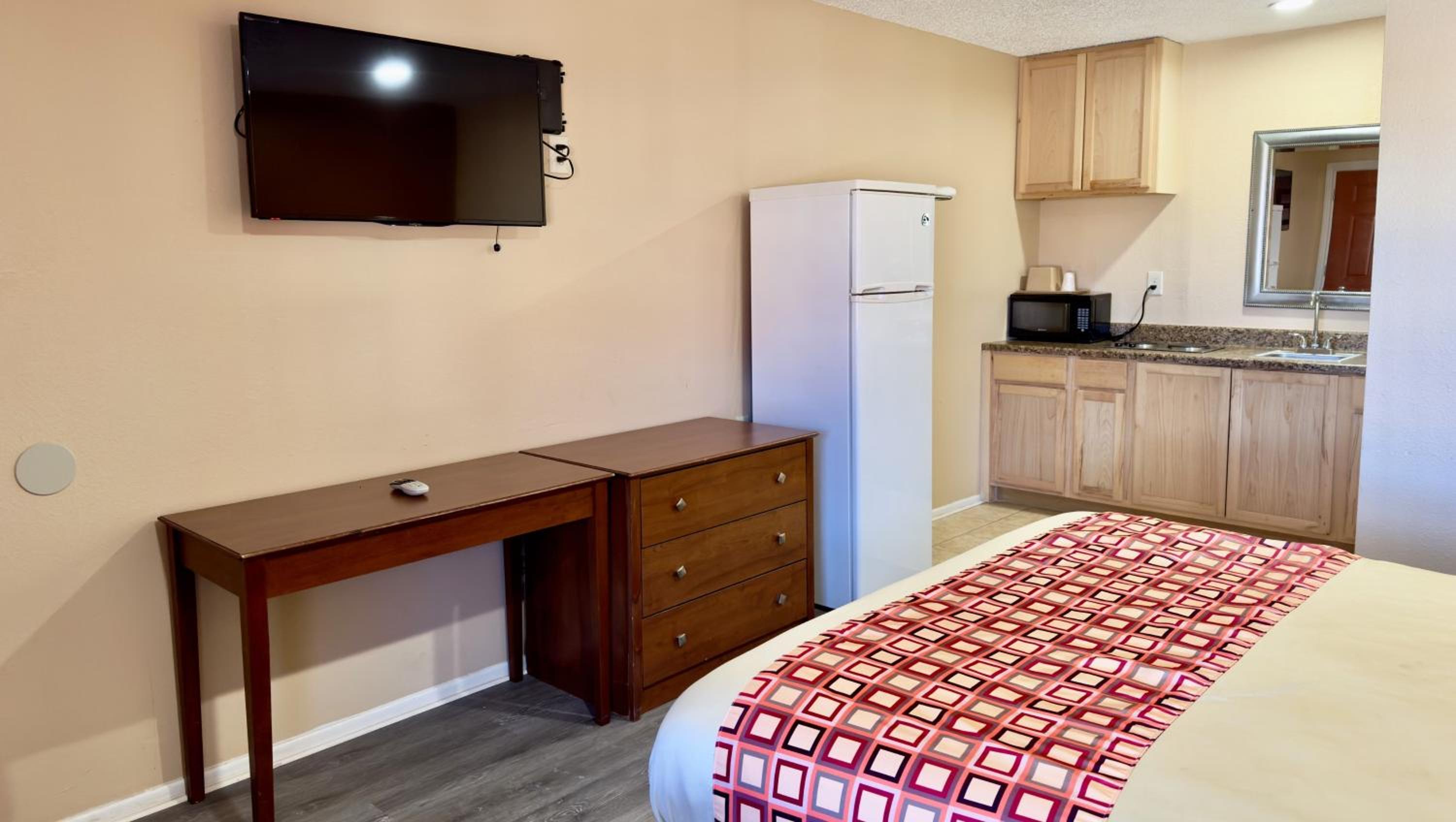 1 King Bed Kitchenette Non Smoking - Photo 7