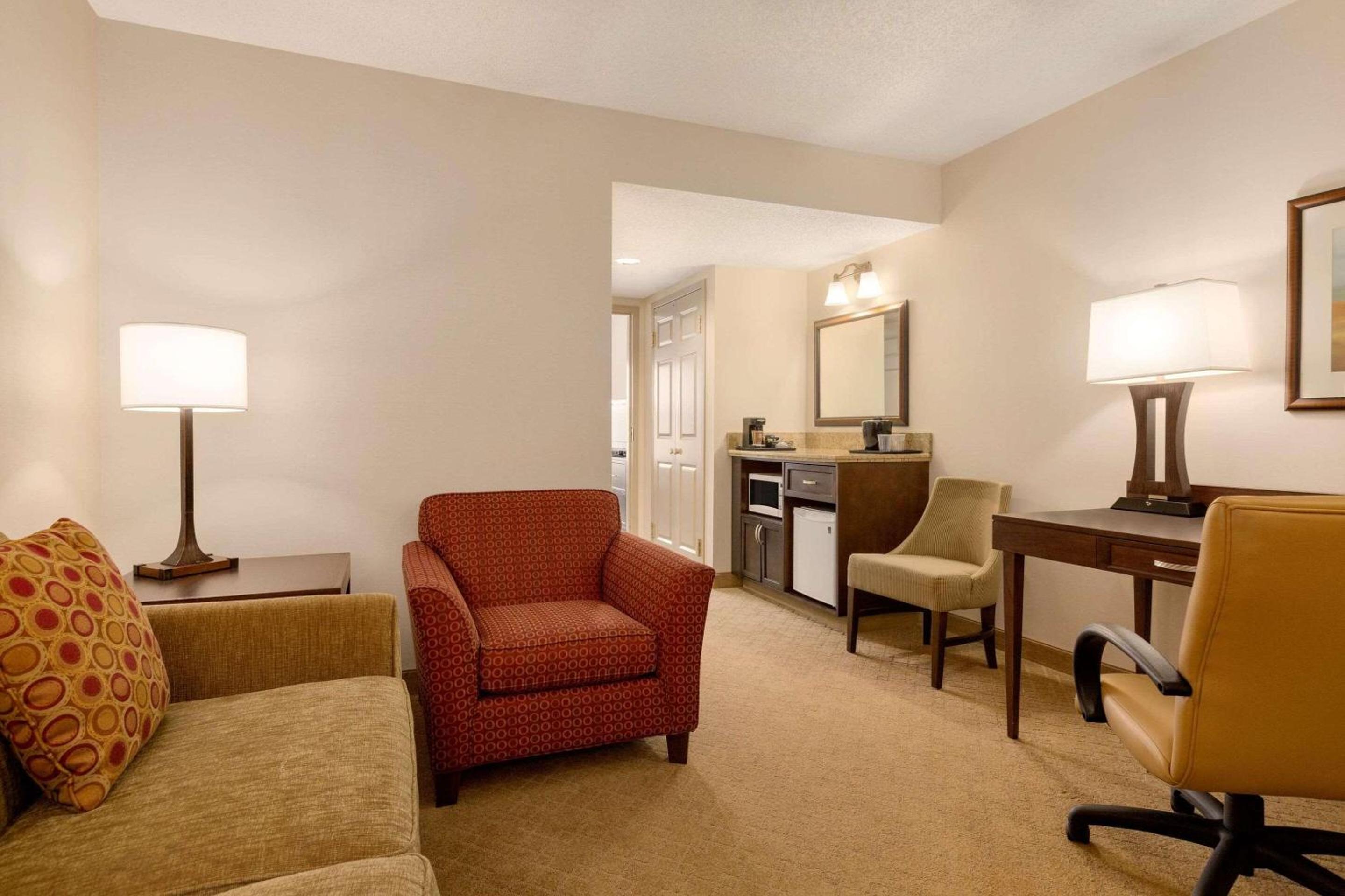 King Suite with Whirlpool - Non-Smoking