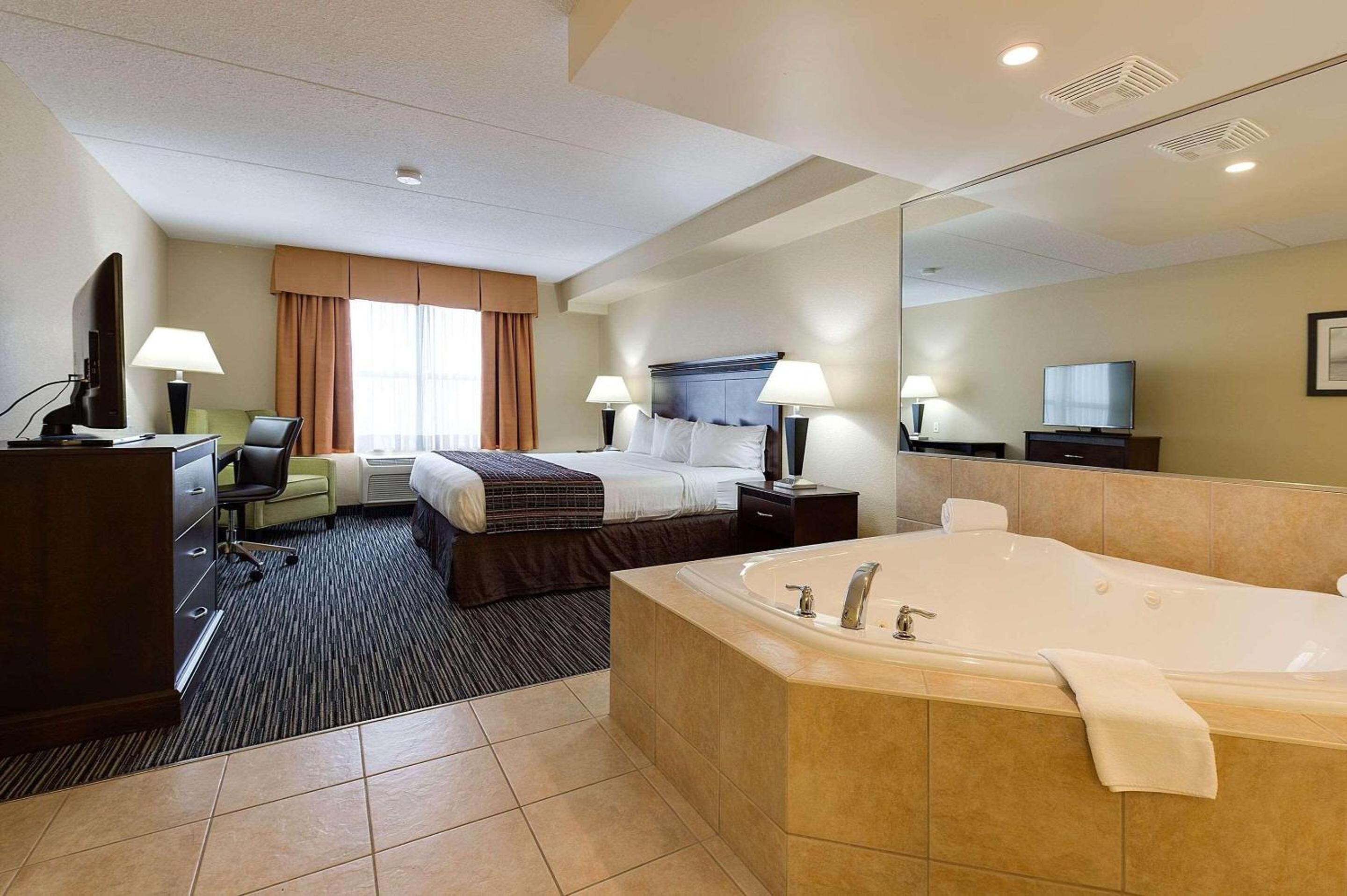 King Suite with Spa Bath photo 1