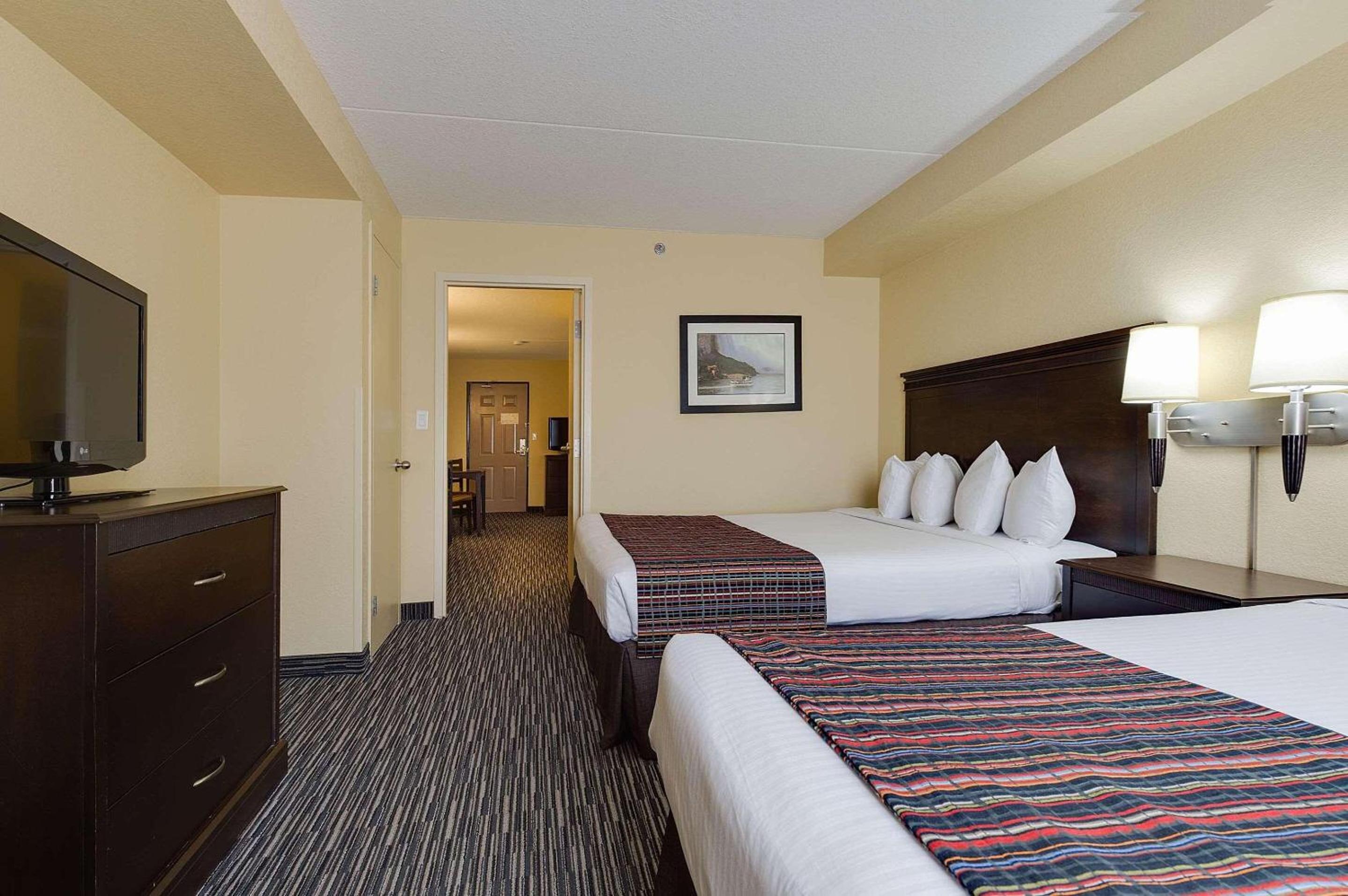 One-Bedroom Queen Suite with Two Queen Beds and Sofa Bed - Non-Smoking photo 1