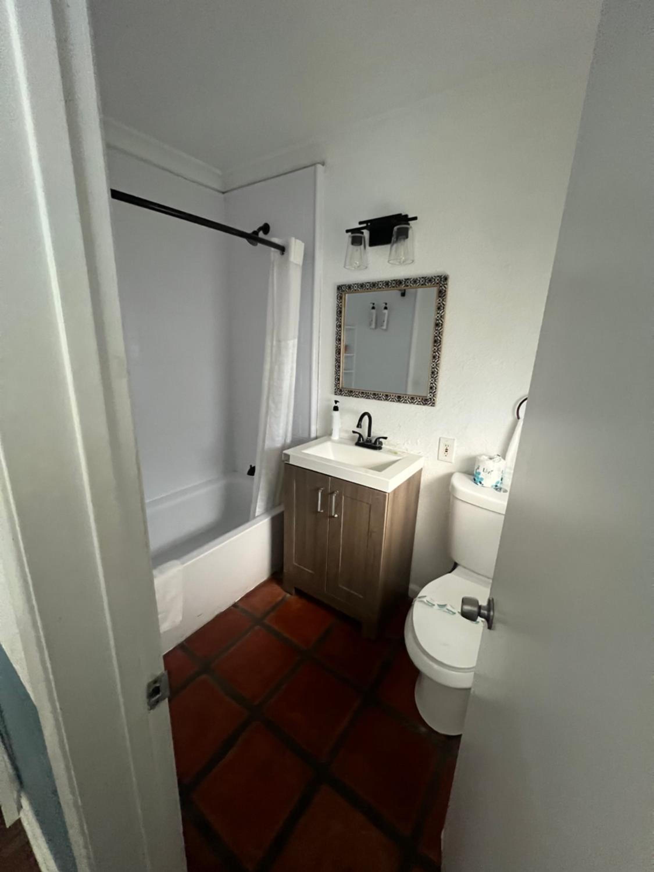 One-Bedroom Apartment with Ocean View - Photo 4