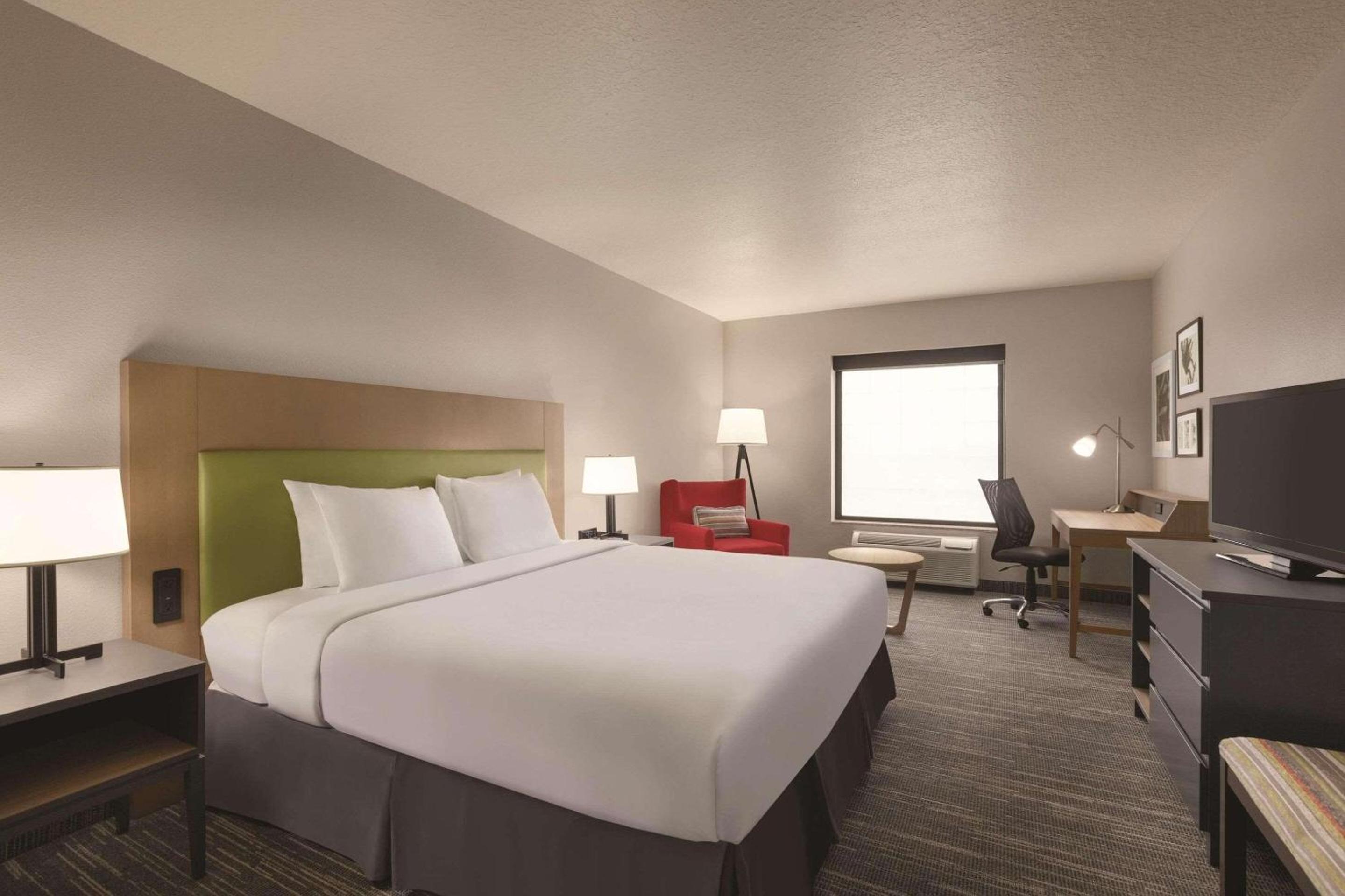 Premium King Room - Non-Smoking - Photo 1