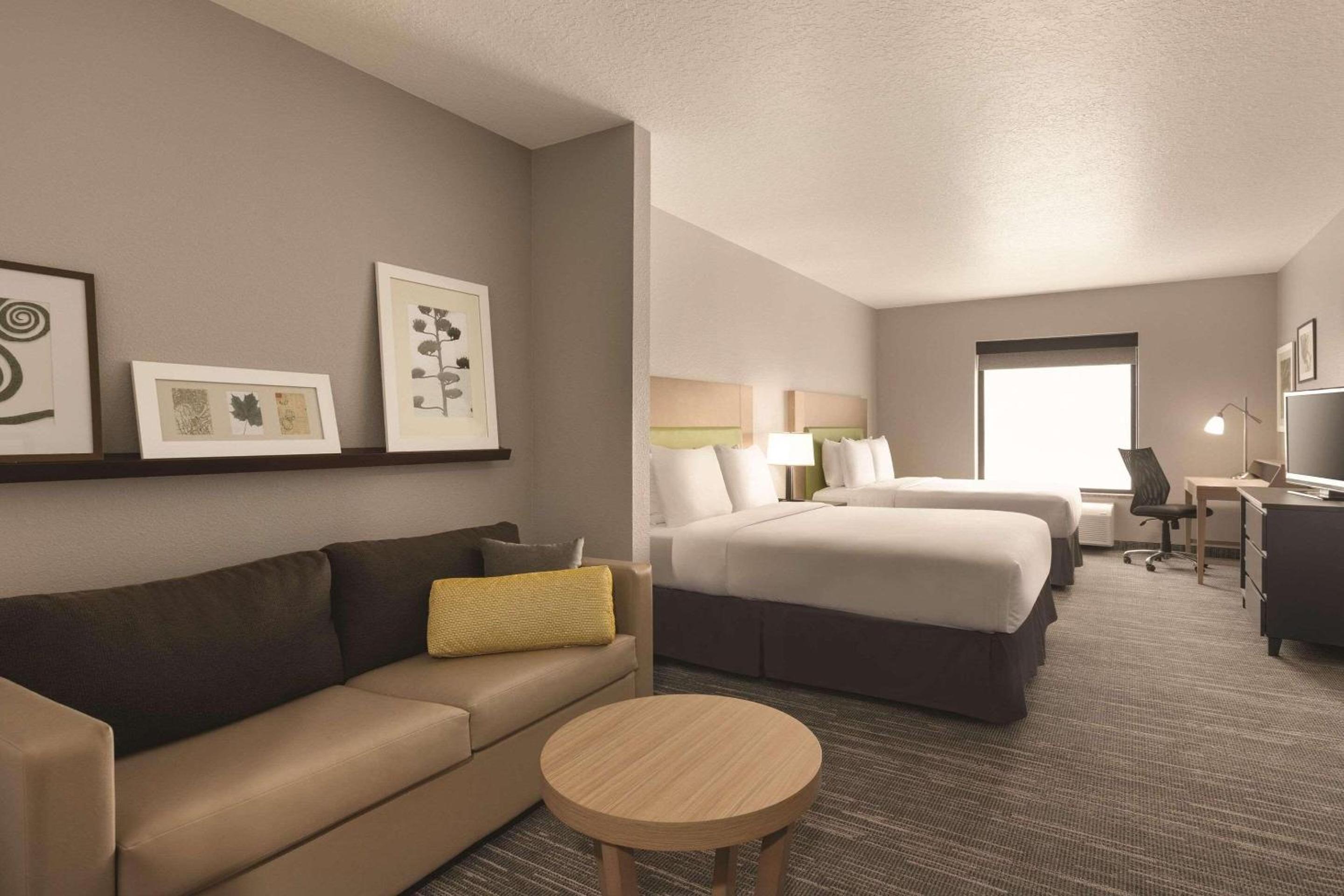 Premium Queen Room with Two Queen Beds - Non-Smoking - Photo 2