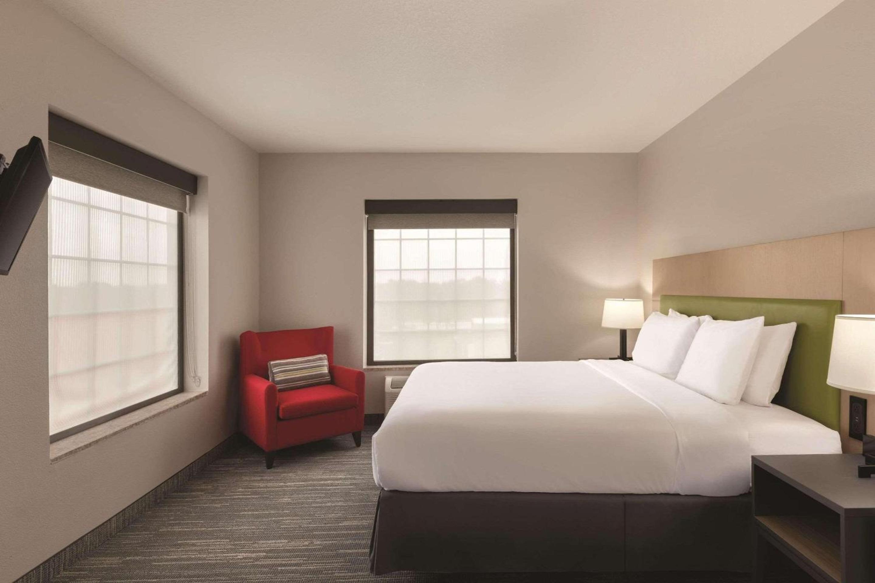 King Studio Suite with Kitchenette - Photo 1